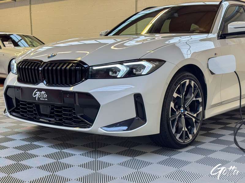 Photo du véhicule BMW 330