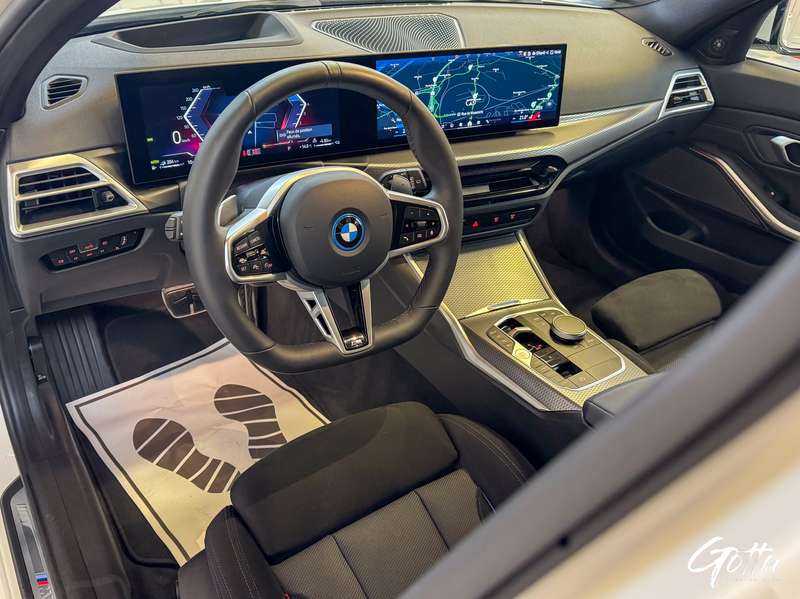 Photo du véhicule BMW 330