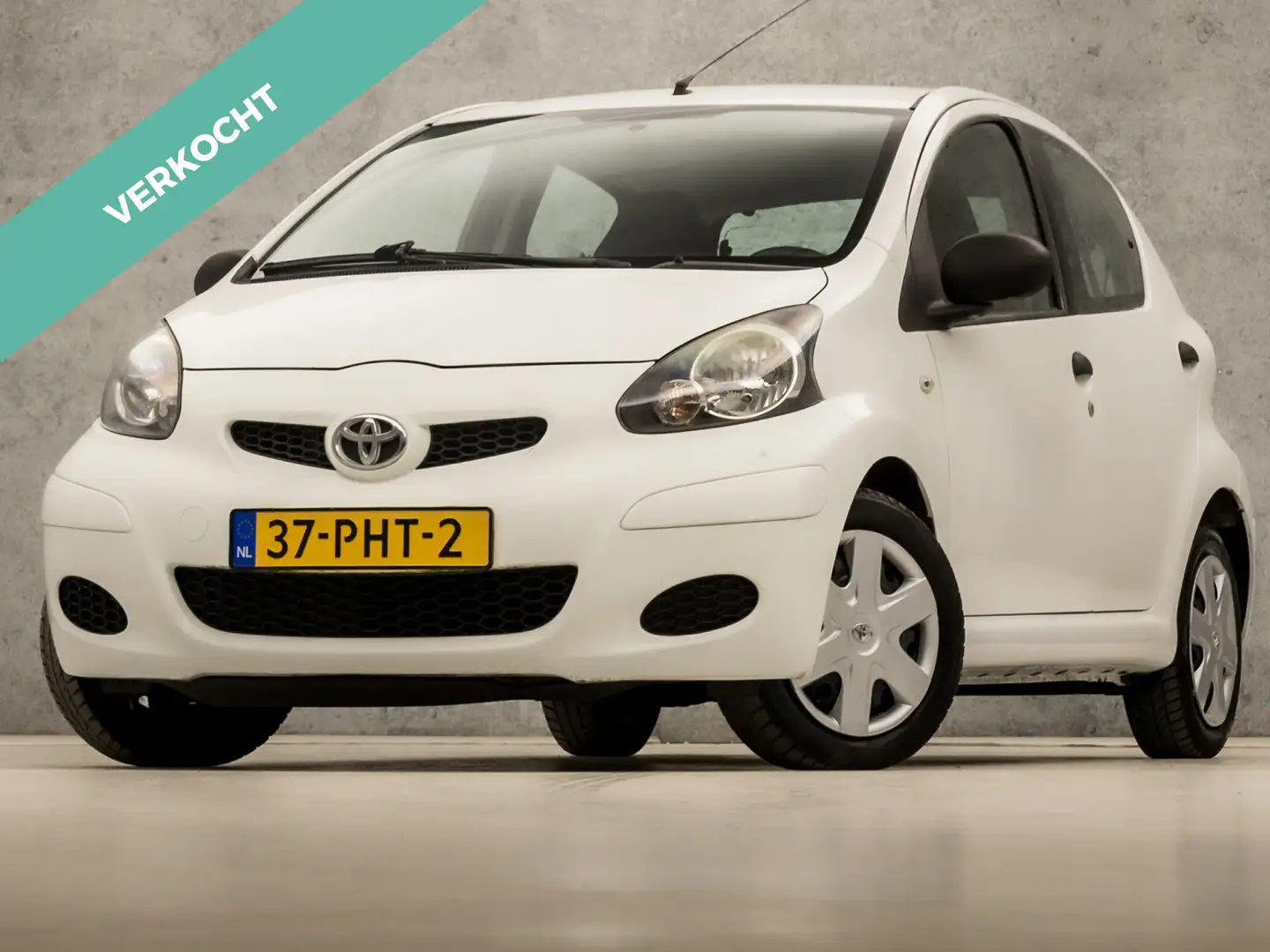 Toyota Aygo 1.0-12V Sport (5 DEURS, NAP, AIRCO, SPORTSTOELEN, Wit - 1