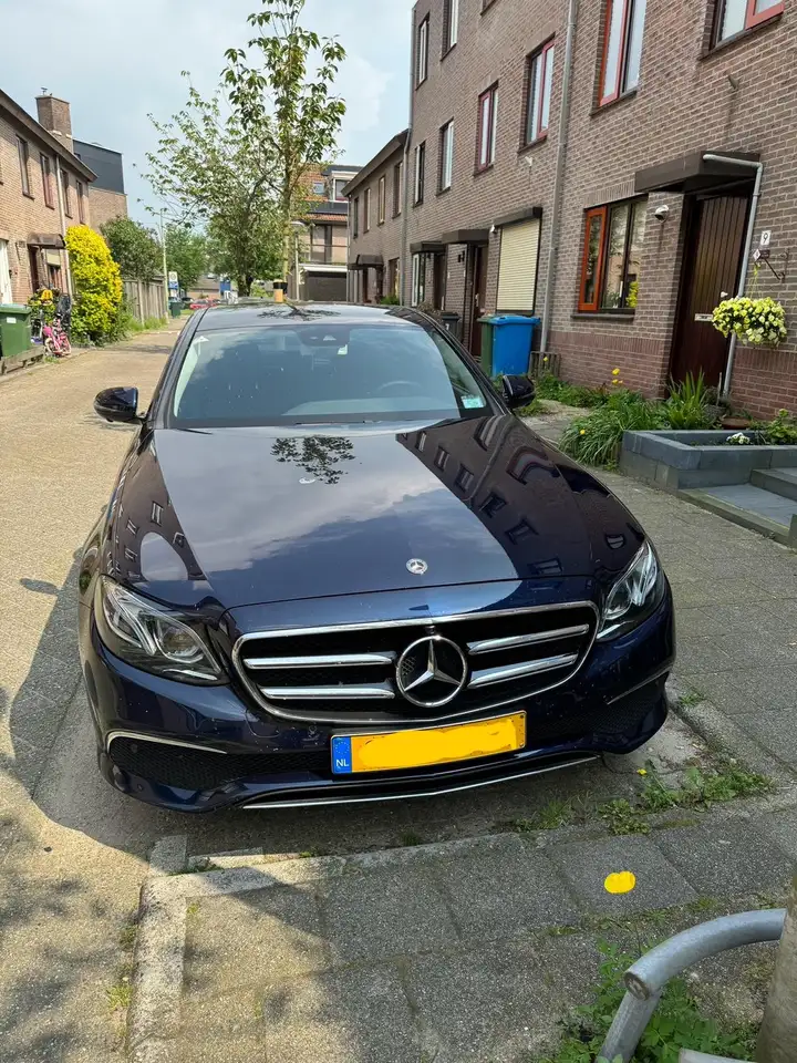 Mercedes-Benz E 220