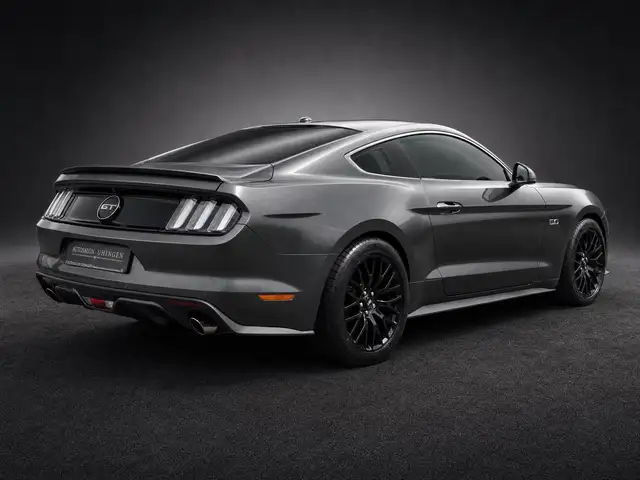 Ford Mustang view 6