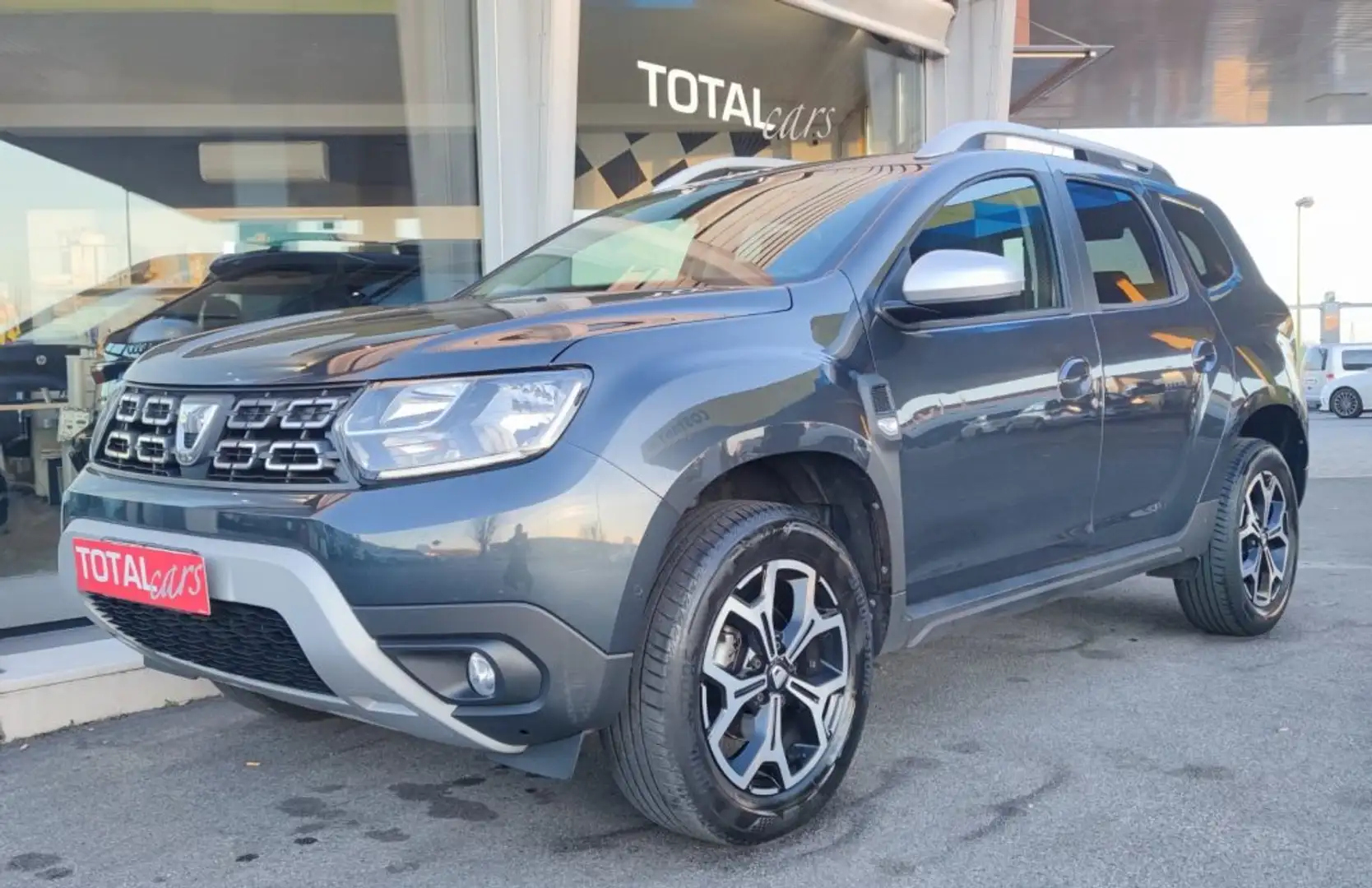 Dacia Duster 1.0 TCe 100 CV ECO-G 4x2 Prestige Grijs - 1