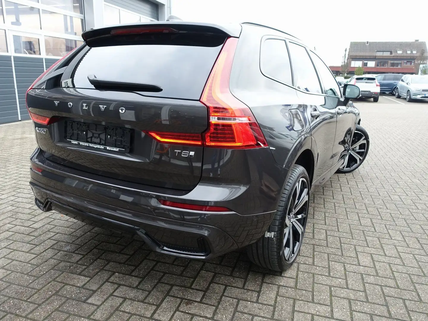 Volvo XC60 Ultra T8 AWD Plug-in/Pano/FourC/B&W/Massage Grau - 2