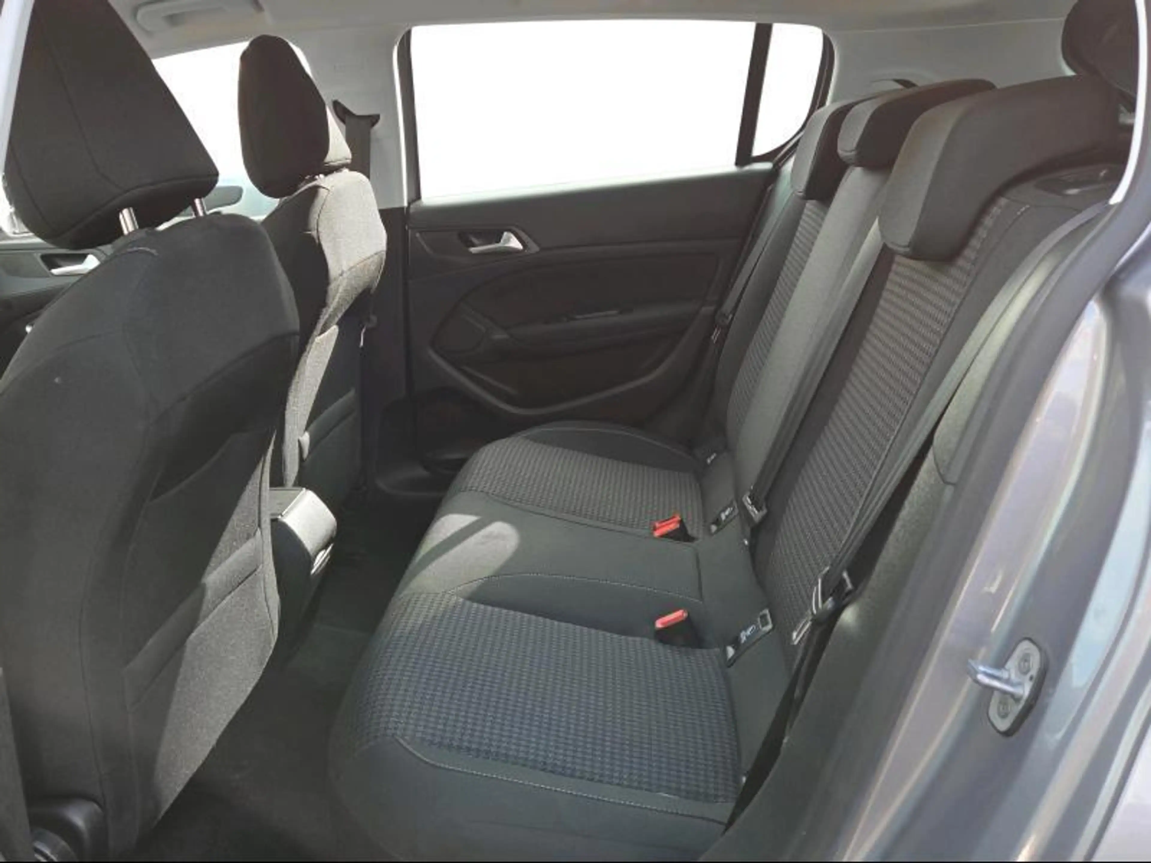 Peugeot 308 Active 1.2i 130pk automaat - PDC360 - Carplay - LE — photo 14