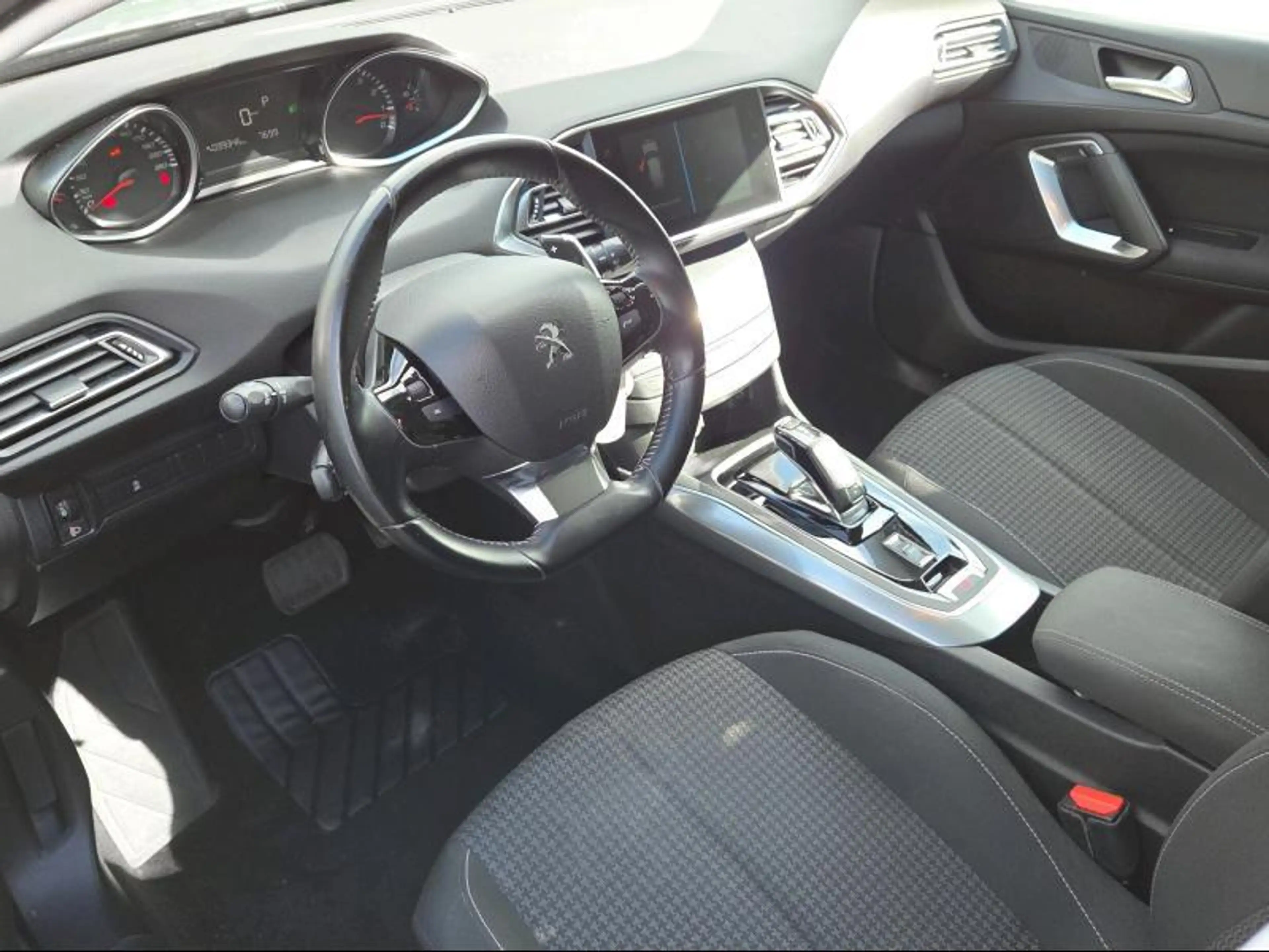 Peugeot 308 Active 1.2i 130pk automaat - PDC360 - Carplay - LE — photo 15