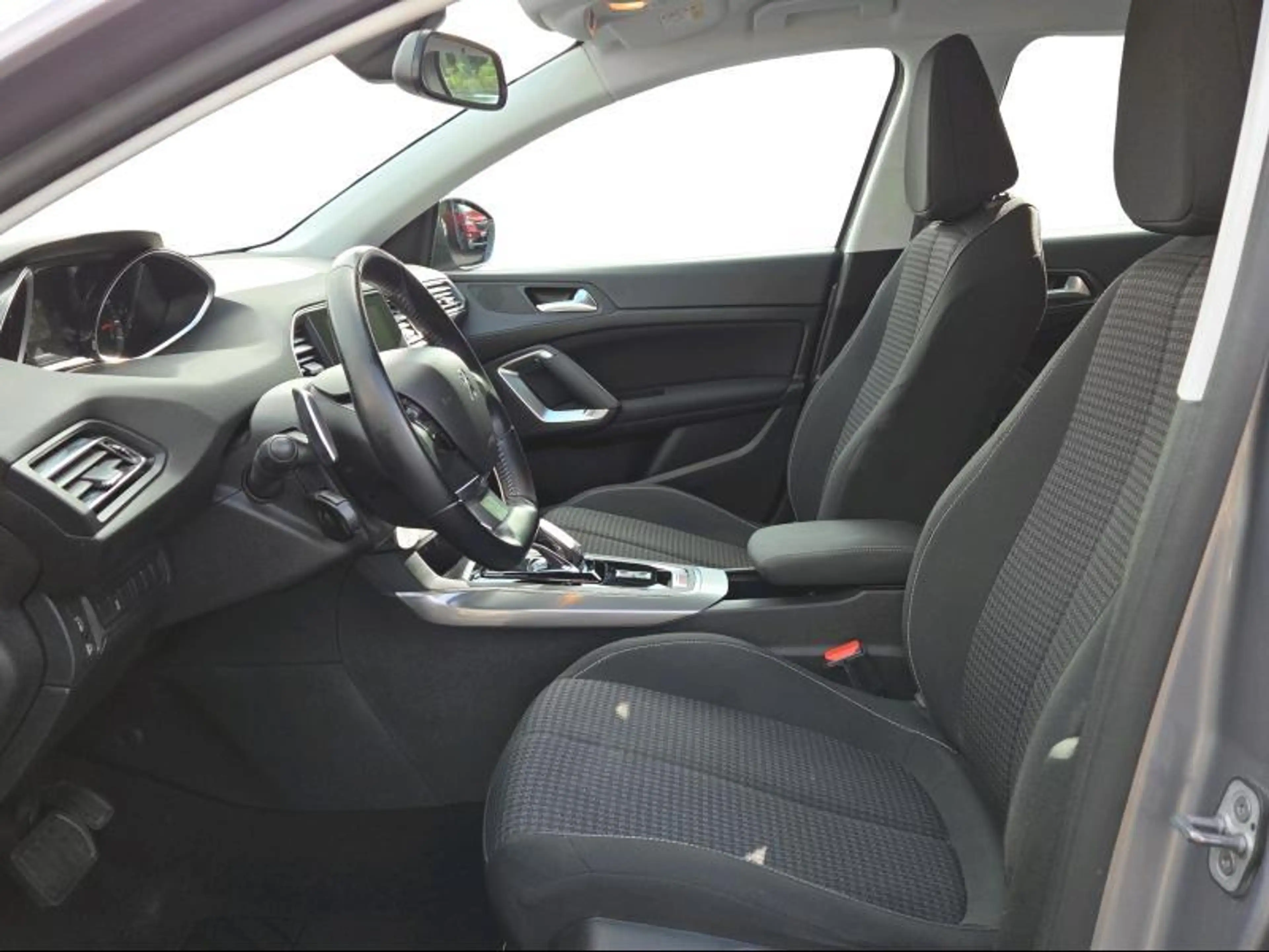 Peugeot 308 Active 1.2i 130pk automaat - PDC360 - Carplay - LE — photo 12