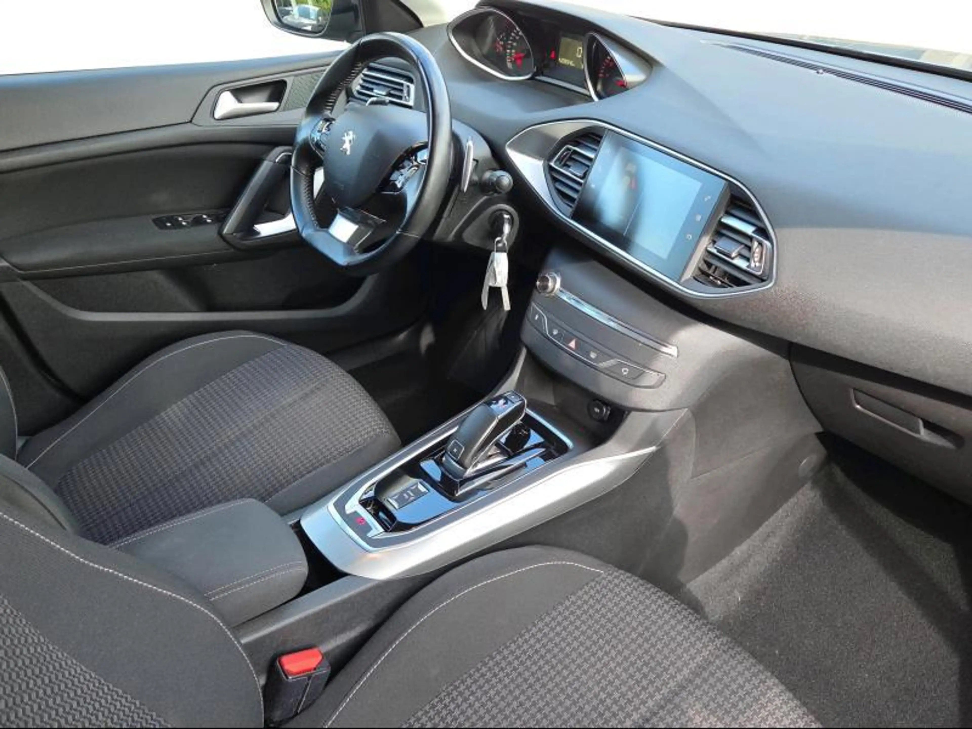 Peugeot 308 Active 1.2i 130pk automaat - PDC360 - Carplay - LE — photo 2