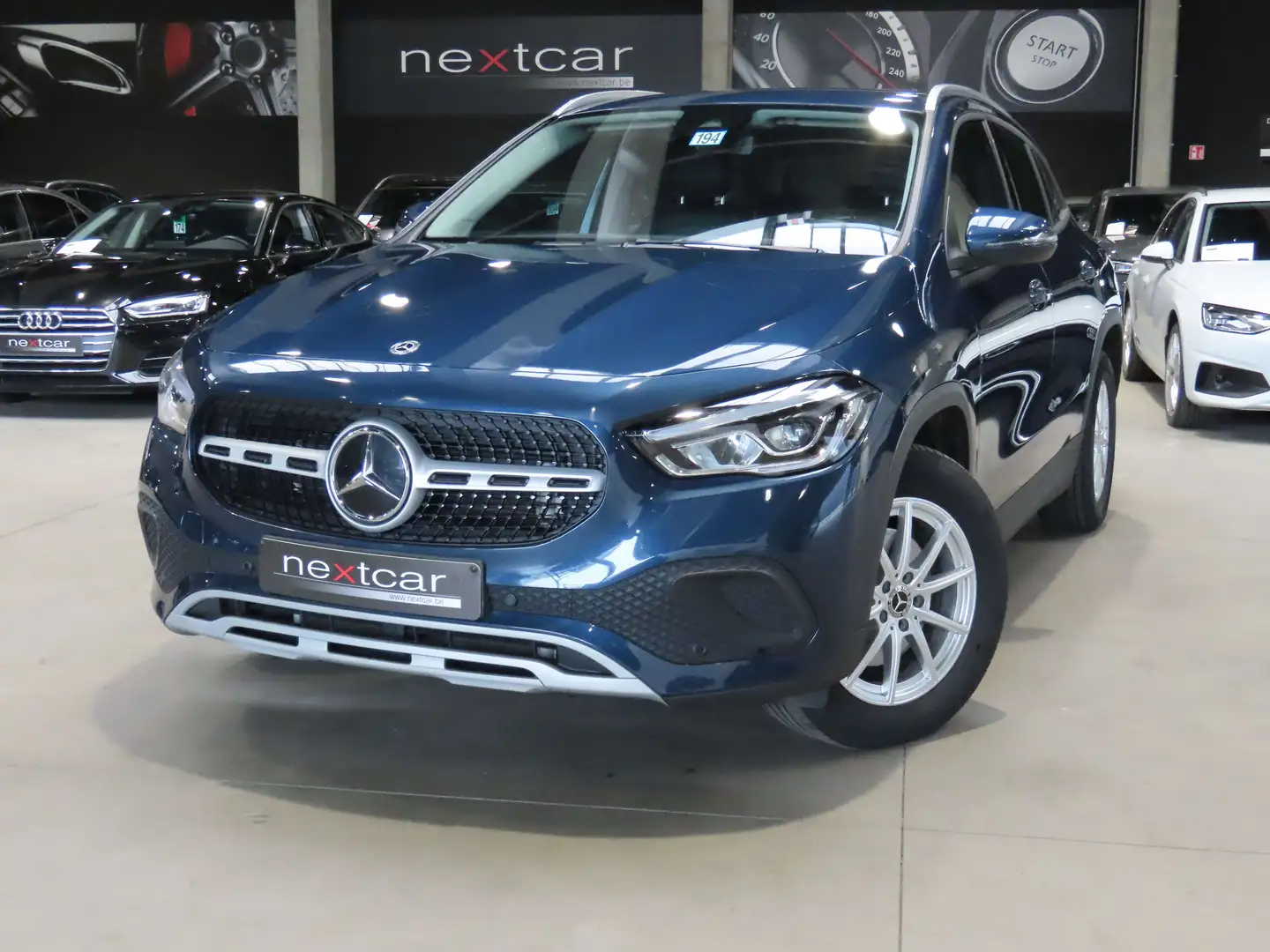 Mercedes-Benz GLA 200 d 8GTRONIC TISSU CUIR-LED-NAVI-CAMERA-PARK ASSIST Bleu - 1