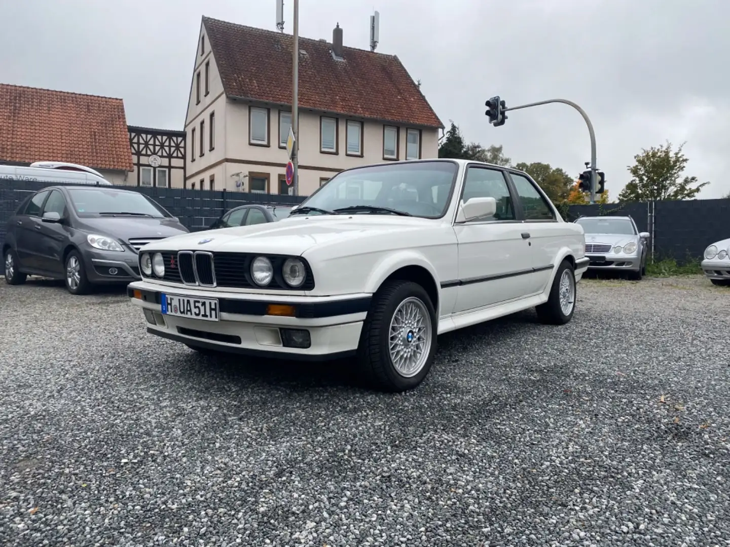 BMW 325 xi Sportsitze El-FH Schiebedach Oldtimer Weiß - 1