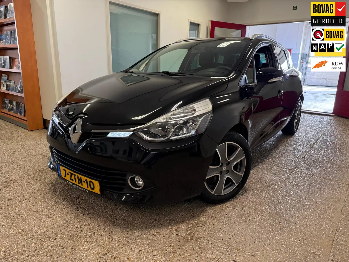 Renault Clio Estate 0.9 TCe Night&Day Zwart - 1