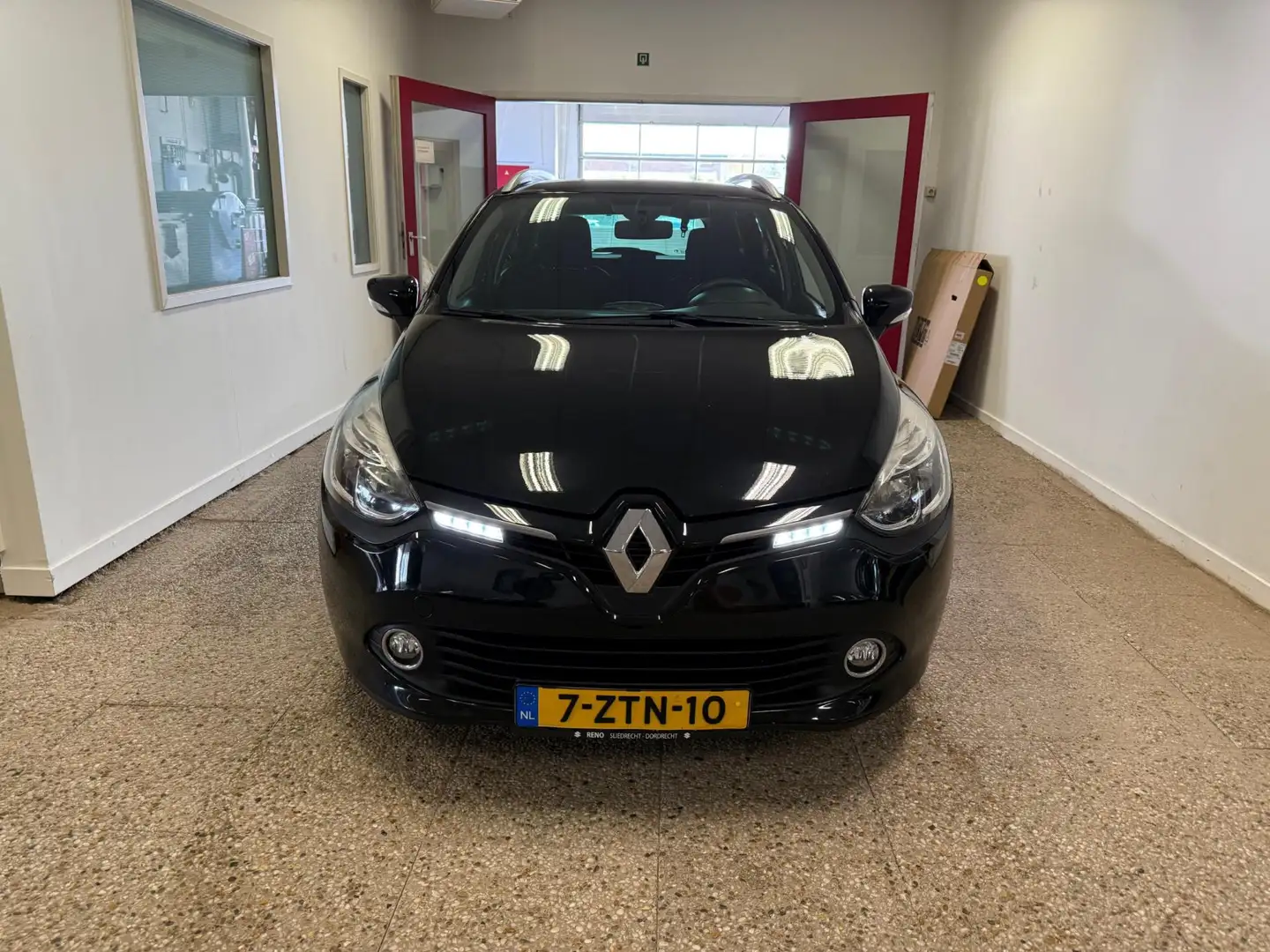 Renault Clio Estate 0.9 TCe Night&Day Zwart - 2
