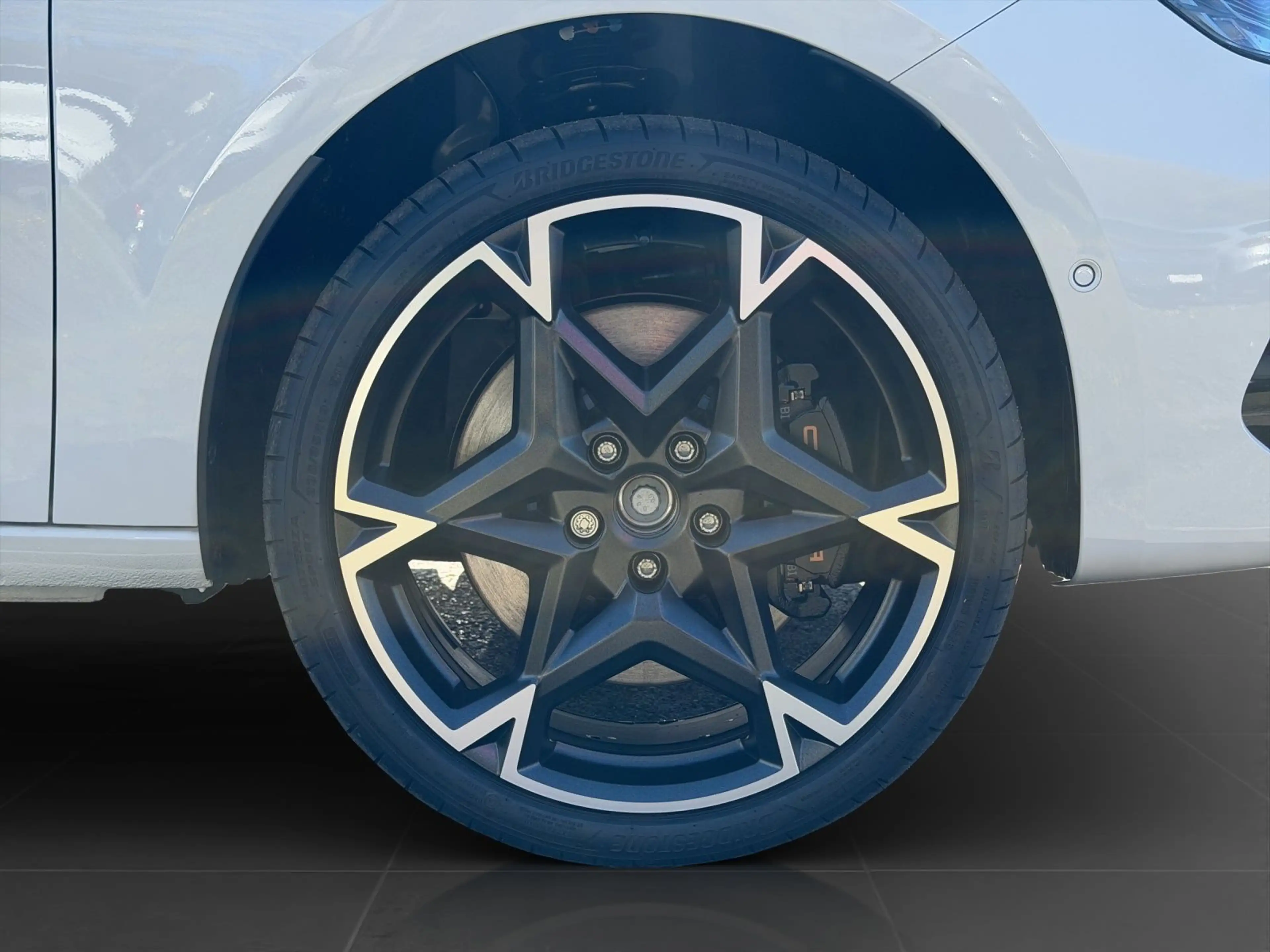 CUPRA Leon 1.5 e-HYBRID DSG VZ SENNHEISER REAR VIEW NA — photo 7