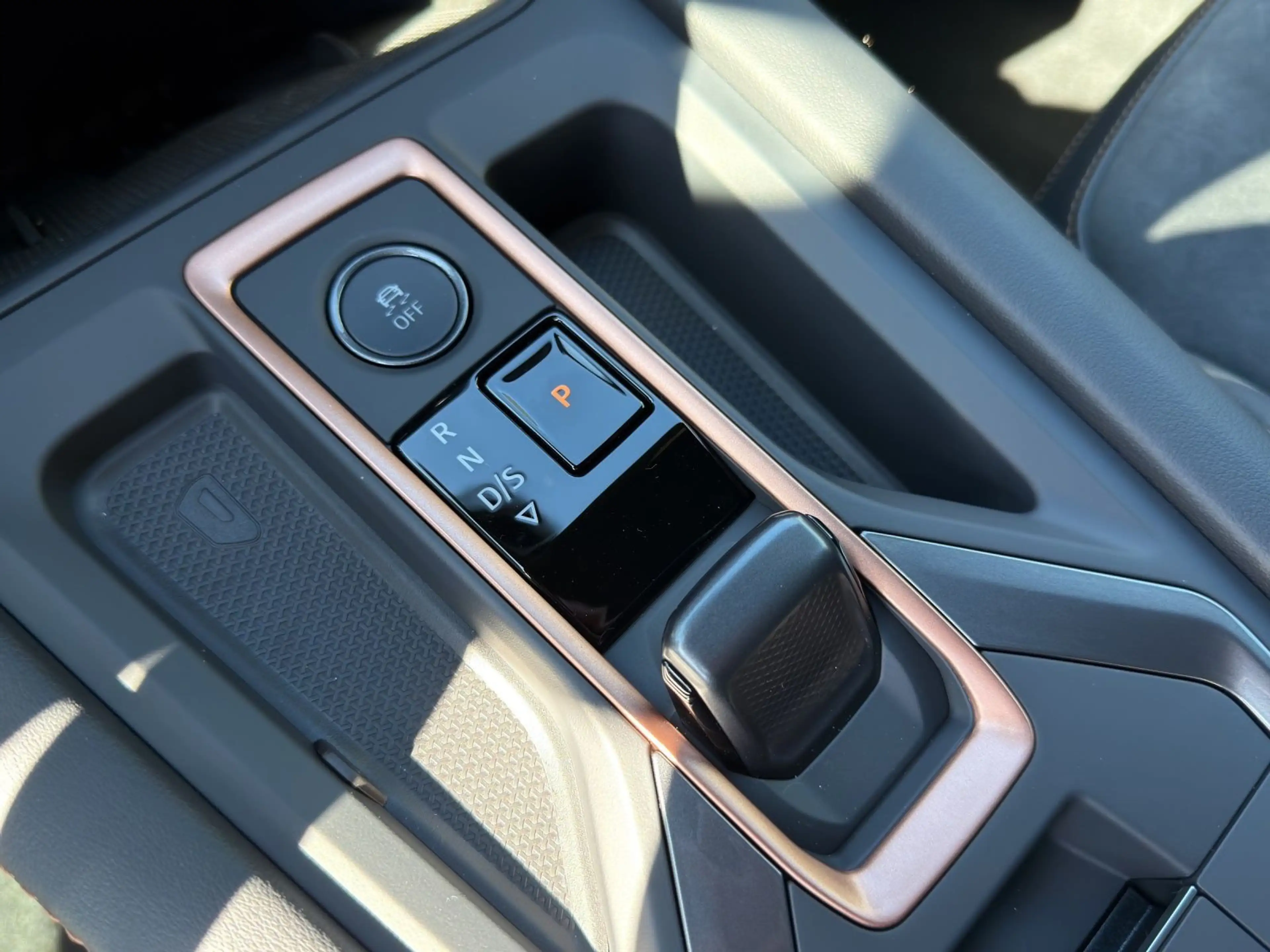 CUPRA Leon 1.5 e-HYBRID DSG VZ SENNHEISER REAR VIEW NA — photo 11