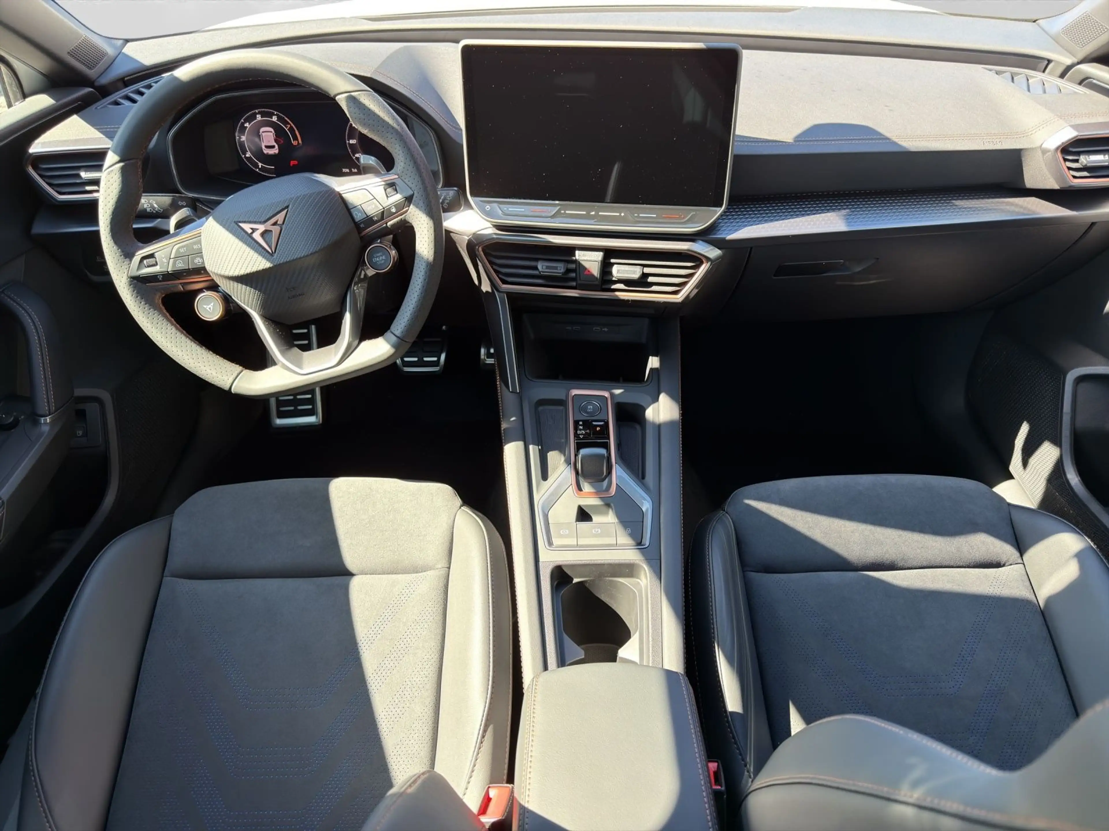 CUPRA Leon 1.5 e-HYBRID DSG VZ SENNHEISER REAR VIEW NA — photo 5