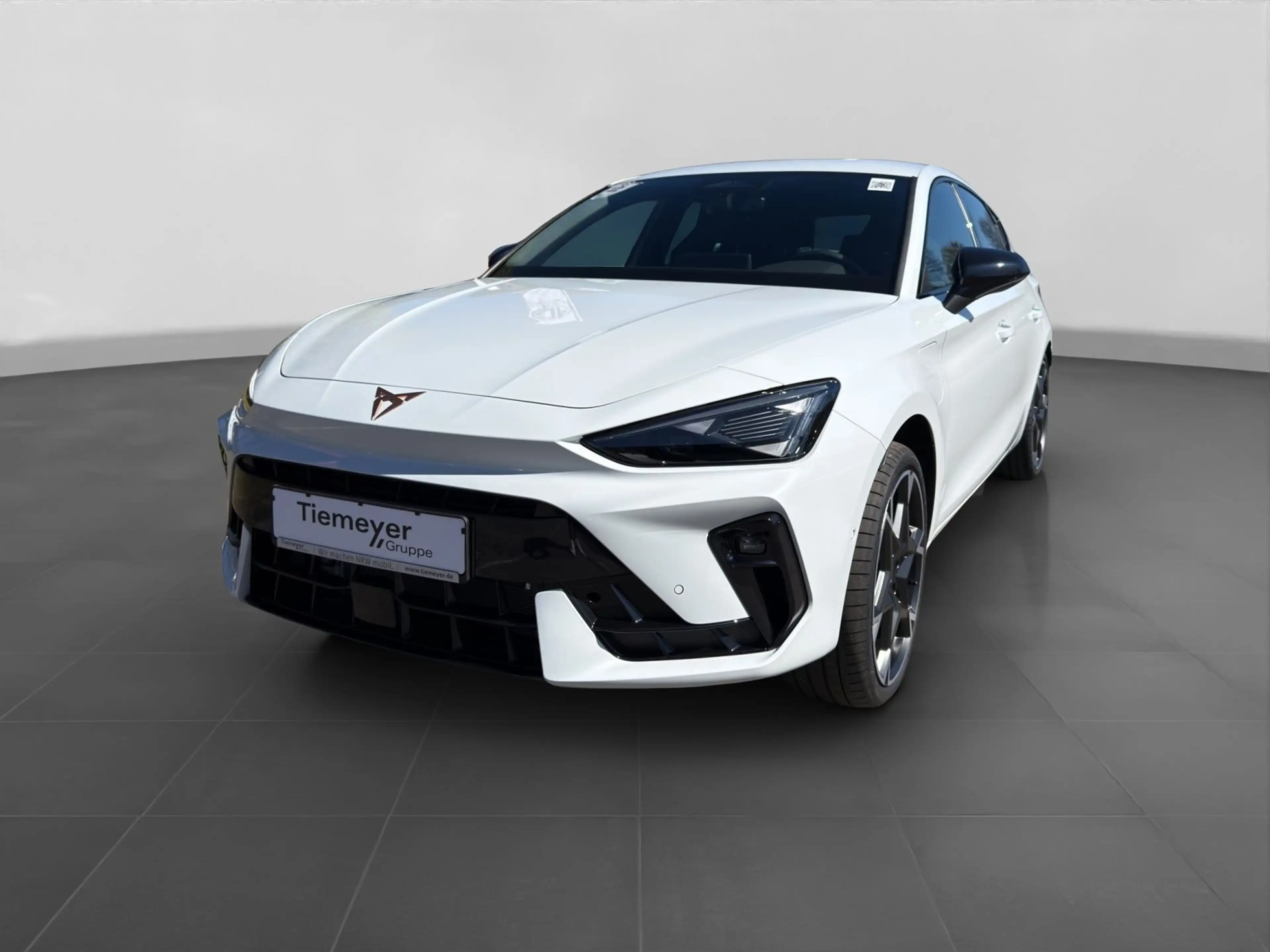 CUPRA Leon 1.5 e-HYBRID DSG VZ SENNHEISER REAR VIEW NA — photo 2