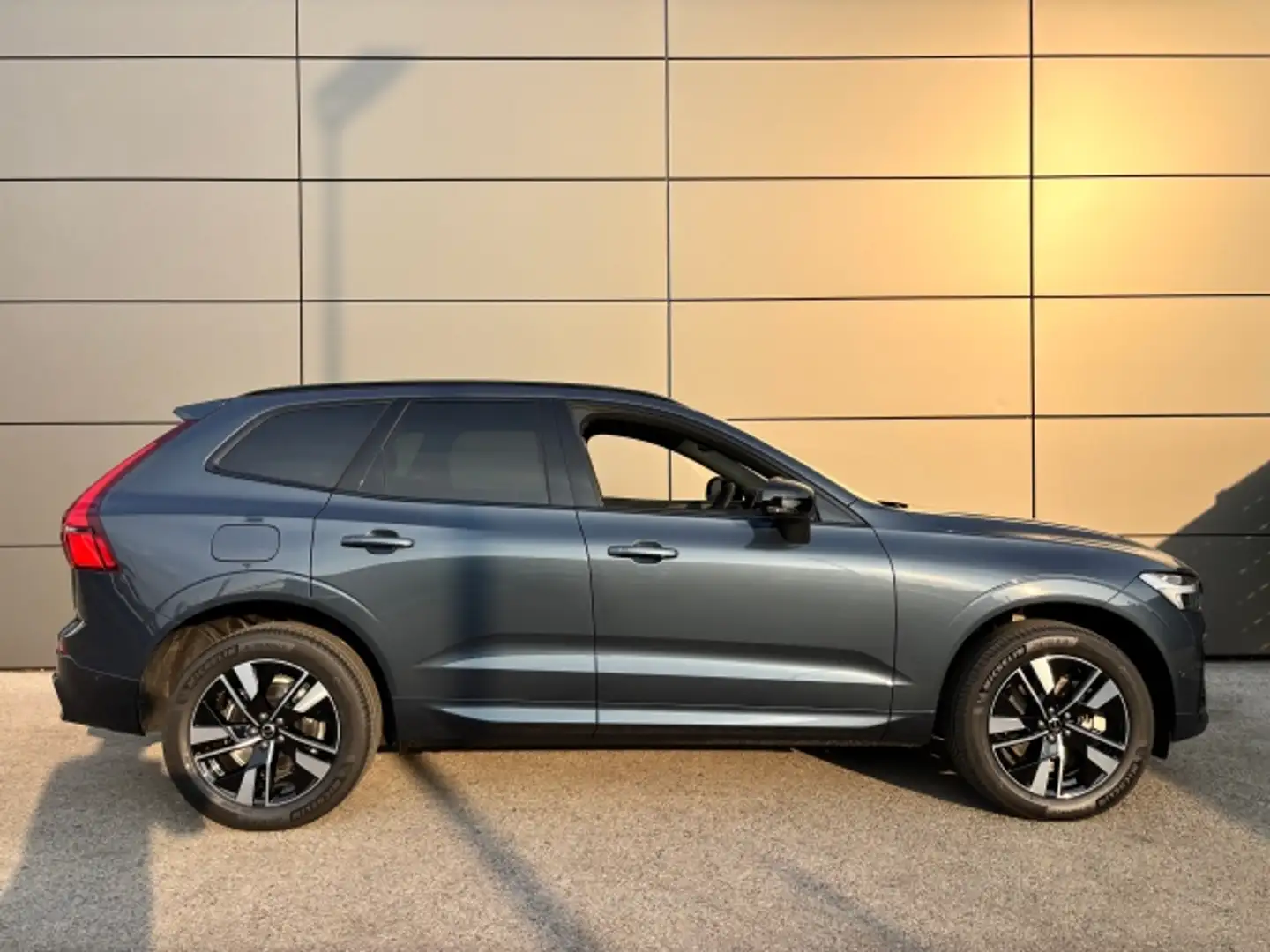 Volvo XC60 XC60 T6 AWD PLUS DARK Blau - 2