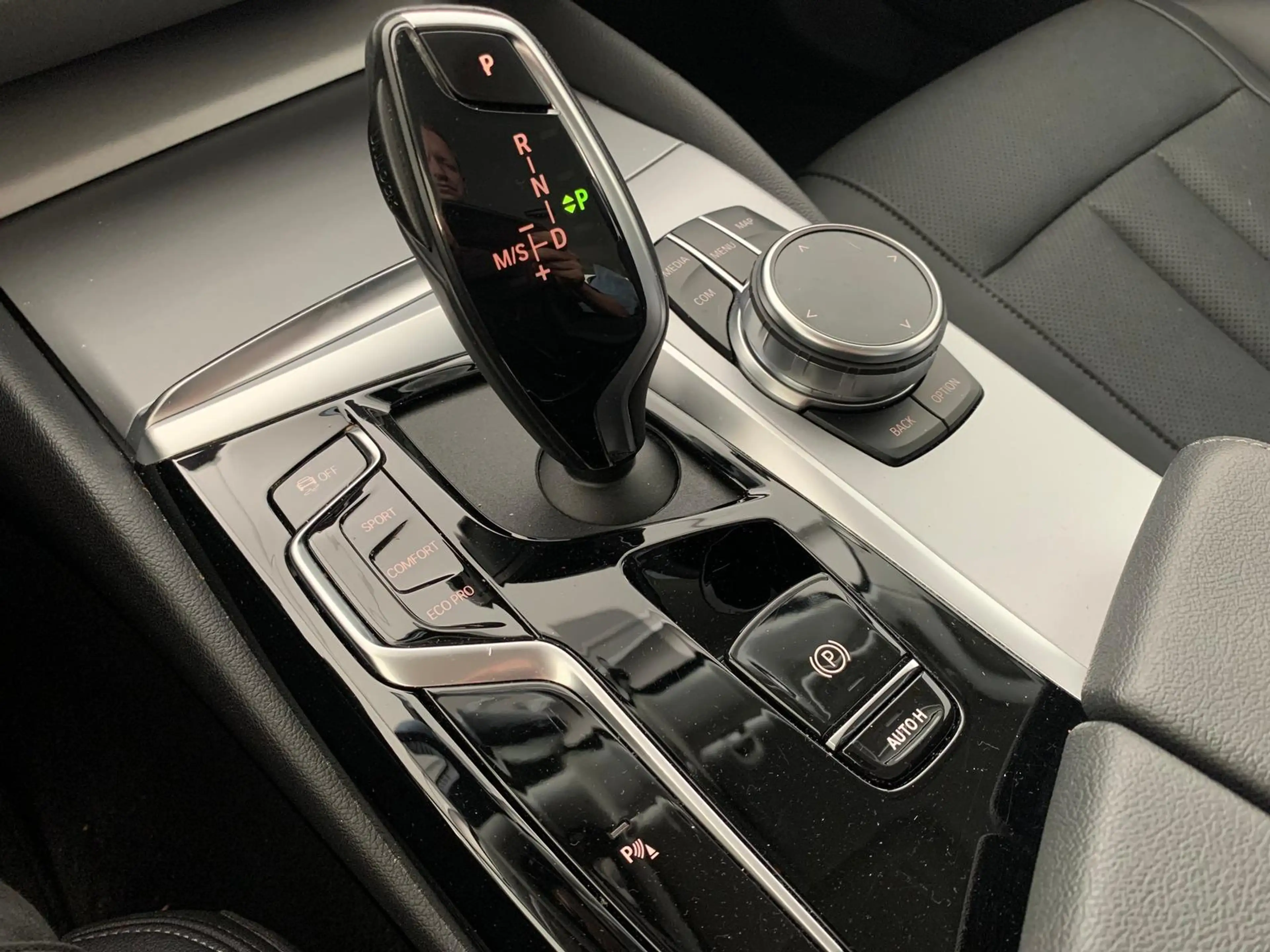 BMW 520 i Cockpit Prof Vollleder Navi LED Kamera — photo 10