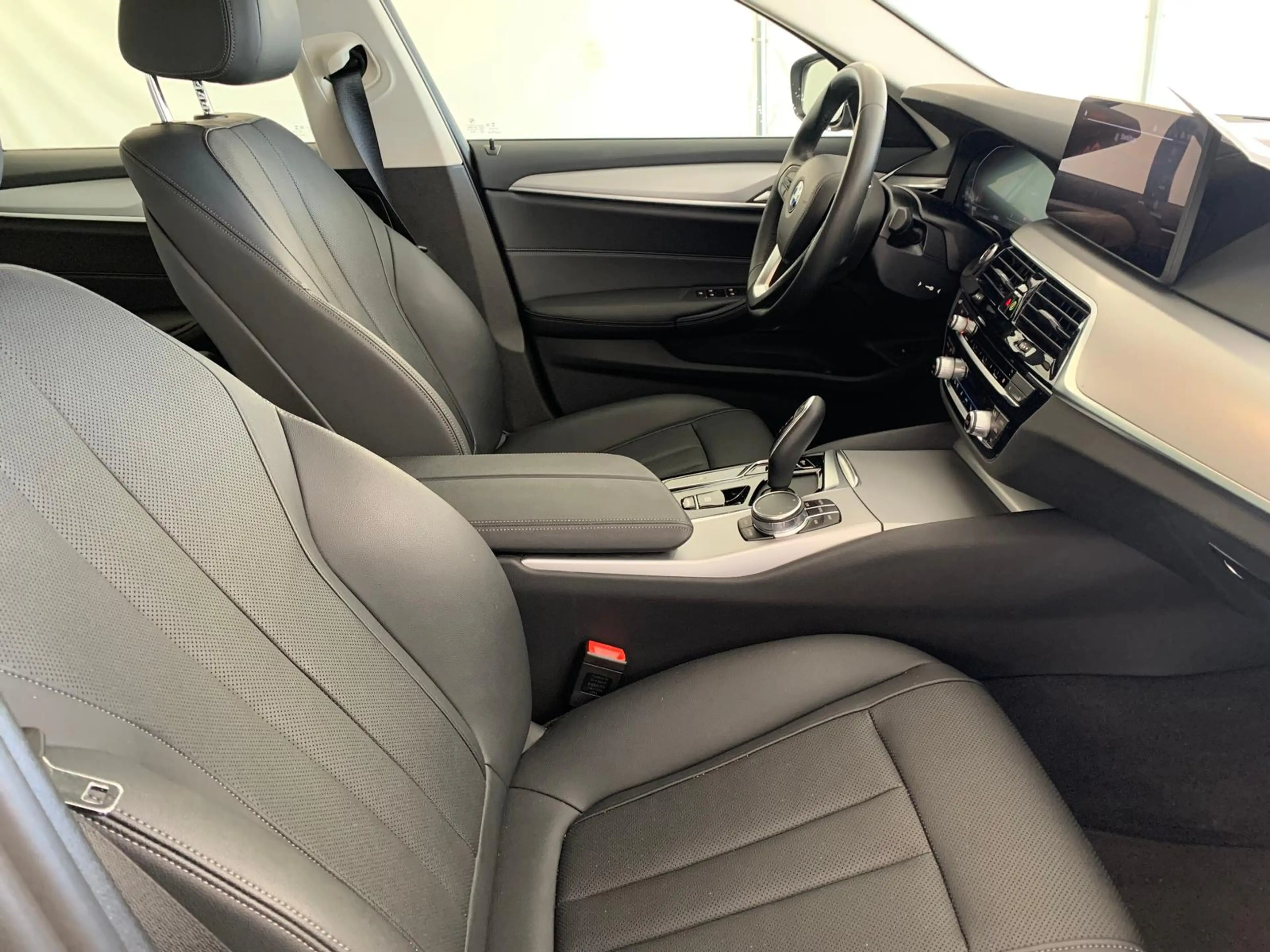 BMW 520 i Cockpit Prof Vollleder Navi LED Kamera — photo 3