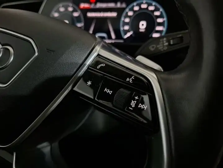 Audi e-tron 50 quattro 2022, foto 10