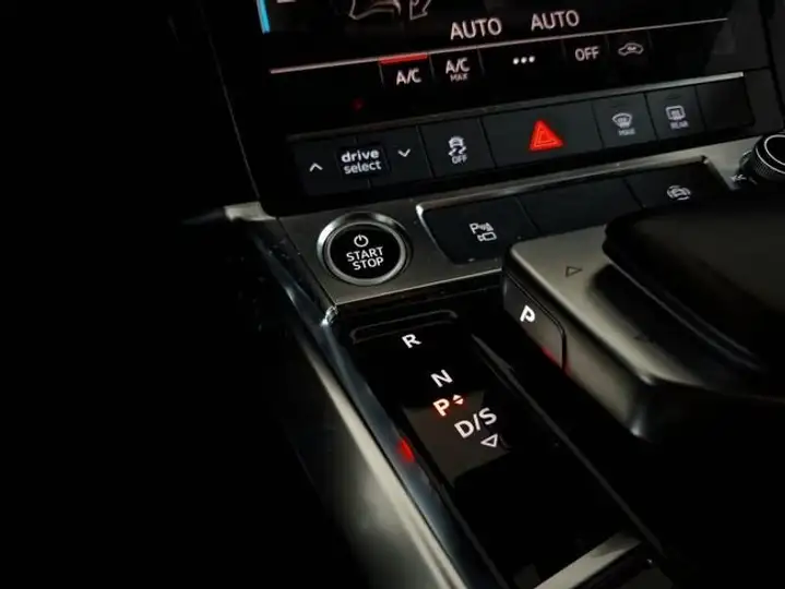 Audi e-tron 50 quattro 2022, foto 9