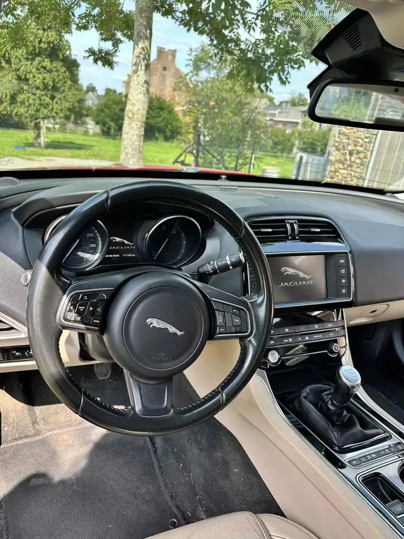 Jaguar XE XE 2.0 D E-Performance Business Ed.Prestige Rood - 2