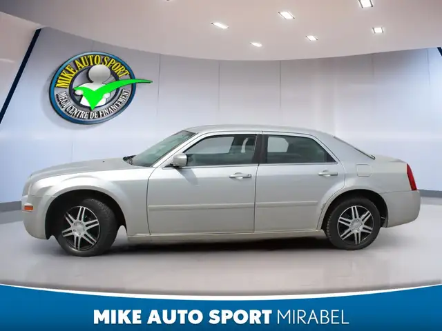 Chrysler 300 2005 — photo 2