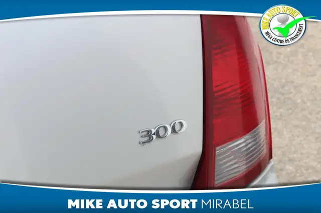 Chrysler 300 2005 — photo 8