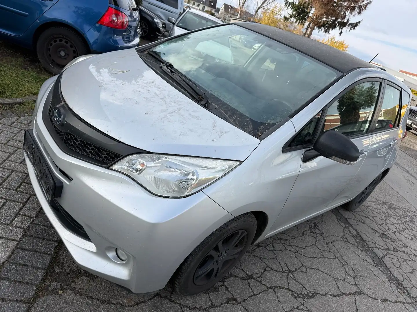 Subaru Trezia 1.4D GETRIEBE GERÄUSCHE IM STAND Stříbrná - 1