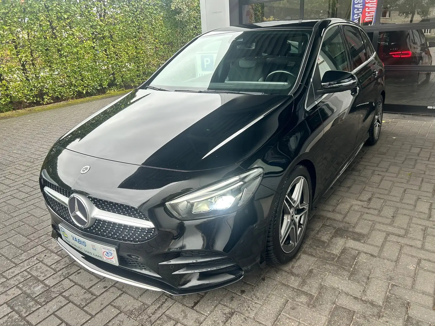 Mercedes-Benz B 180 7G-DCT AMG Line -€1000 EINDEJAAR ACTIE Zwart - 2