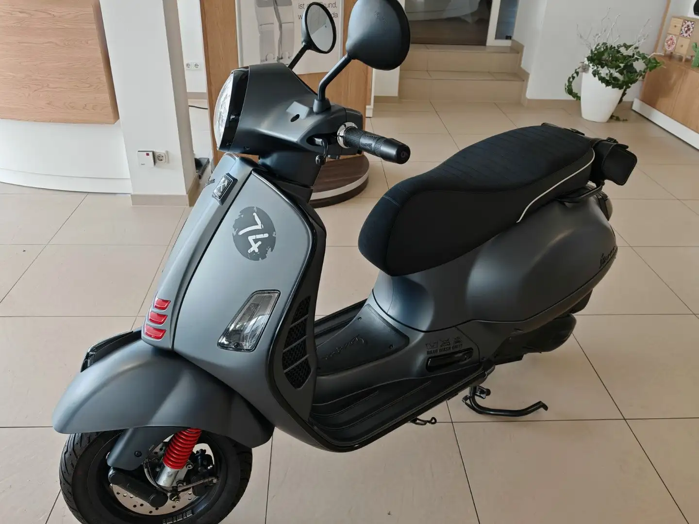 Vespa GTS 125 Supersport ABS / Schwarz Umbau *UNIKAT* Gris - 1