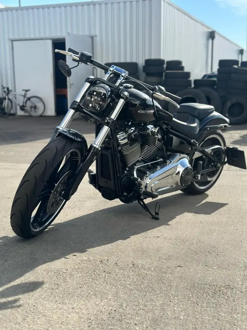 Harley-Davidson Breakout 114 Černá - 2