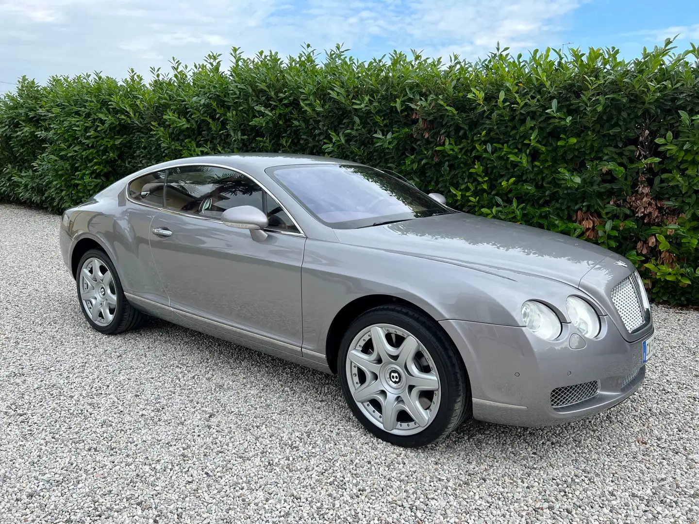 Bentley Continental GT 6.0 Pari al nuovo spesi 26.000 € inBentley 20 siva - 2