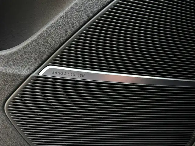 Audi Q7 view 12