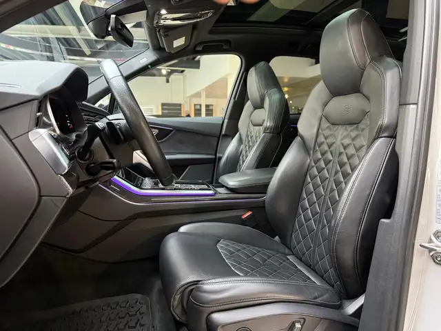 Audi Q7 view 14