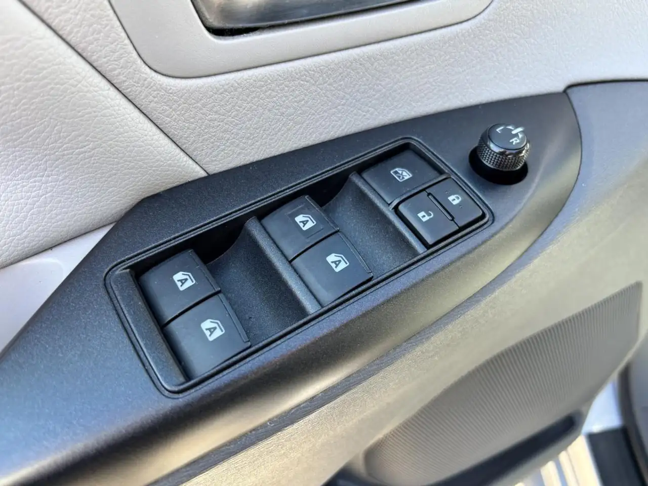 Toyota Sienna снимка Toyota Sienna