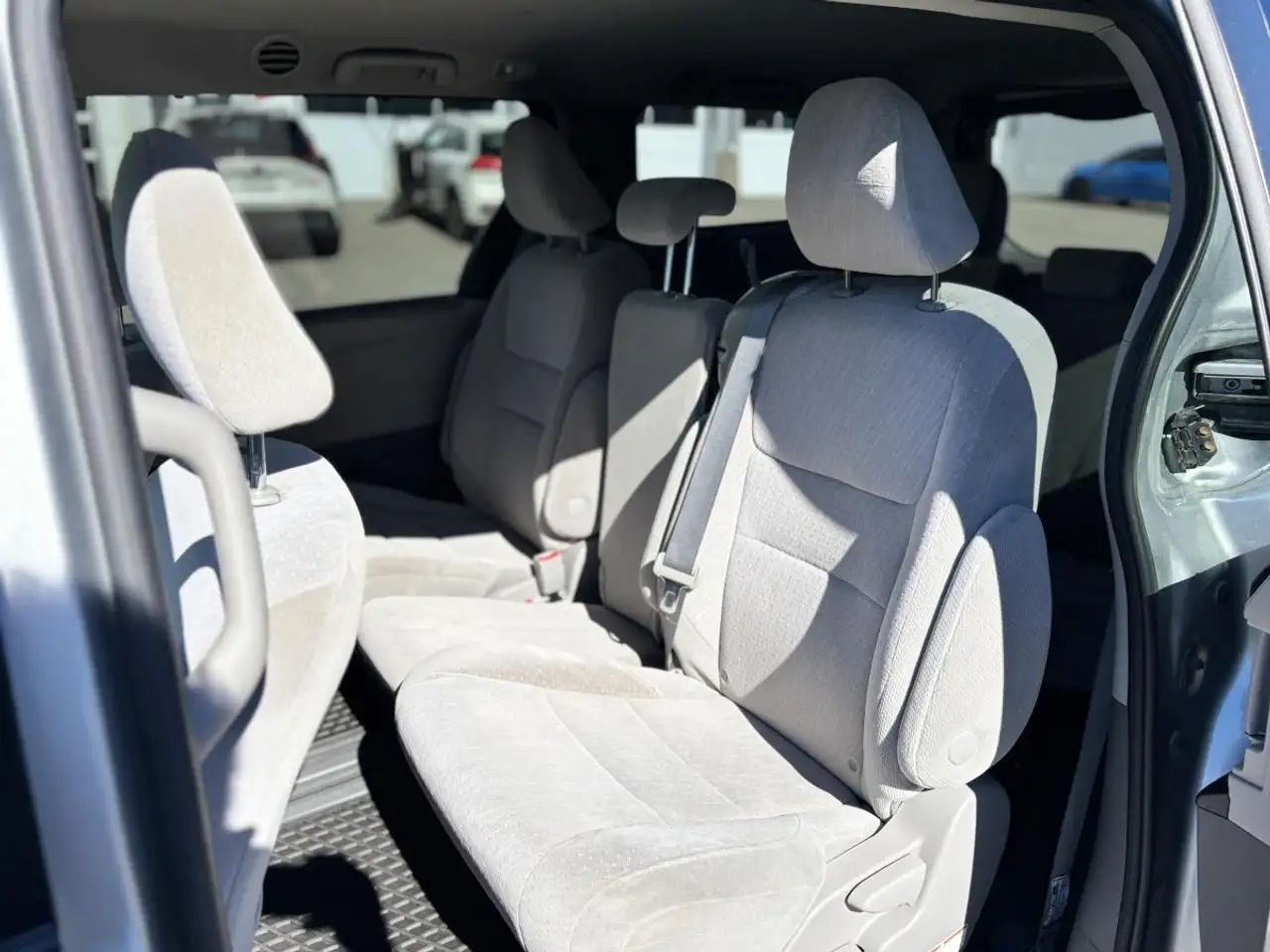 Toyota Sienna снимка Toyota Sienna