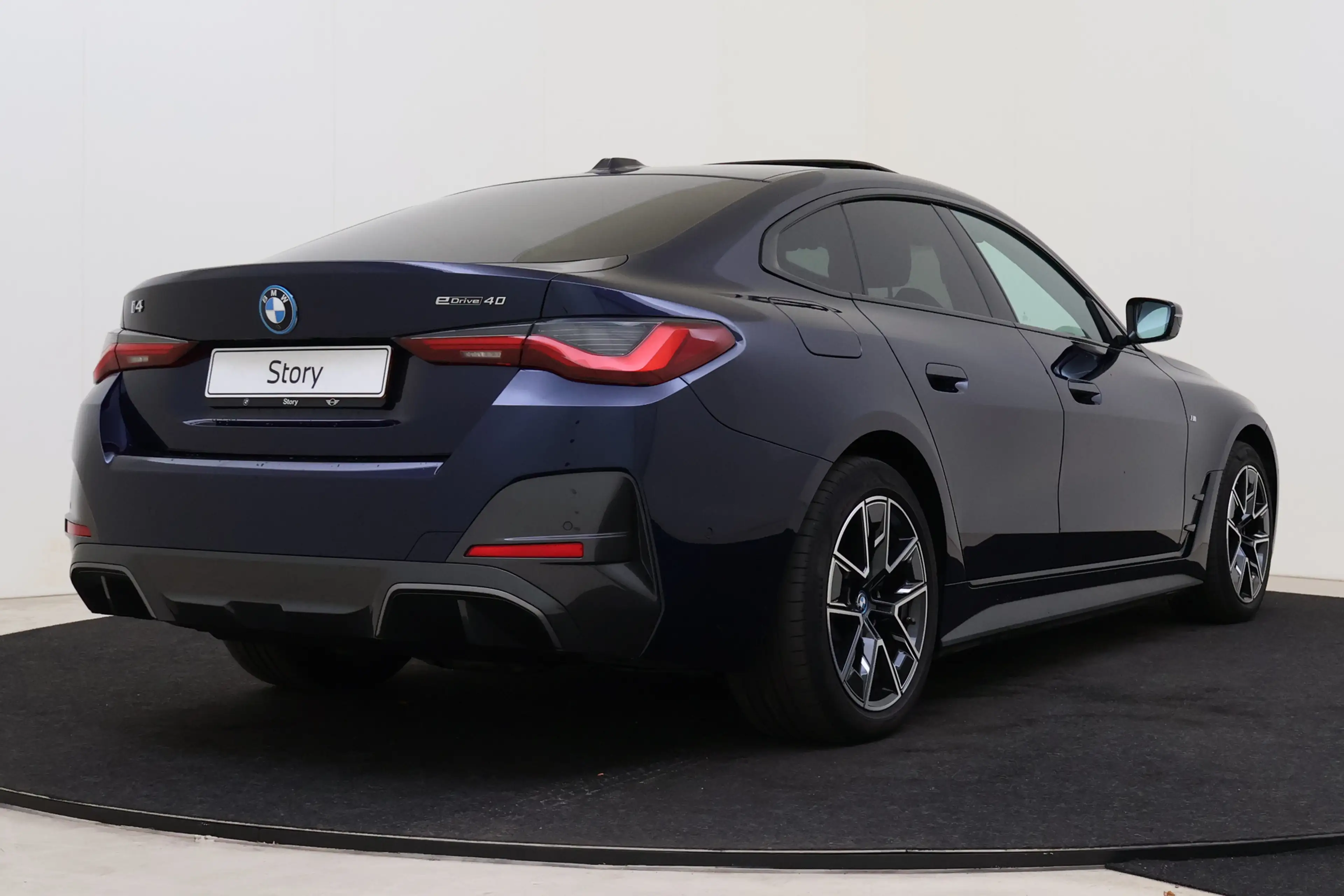 BMW i4 eDrive40 High Executive M Sport / Schuif-kanteldak — photo 2