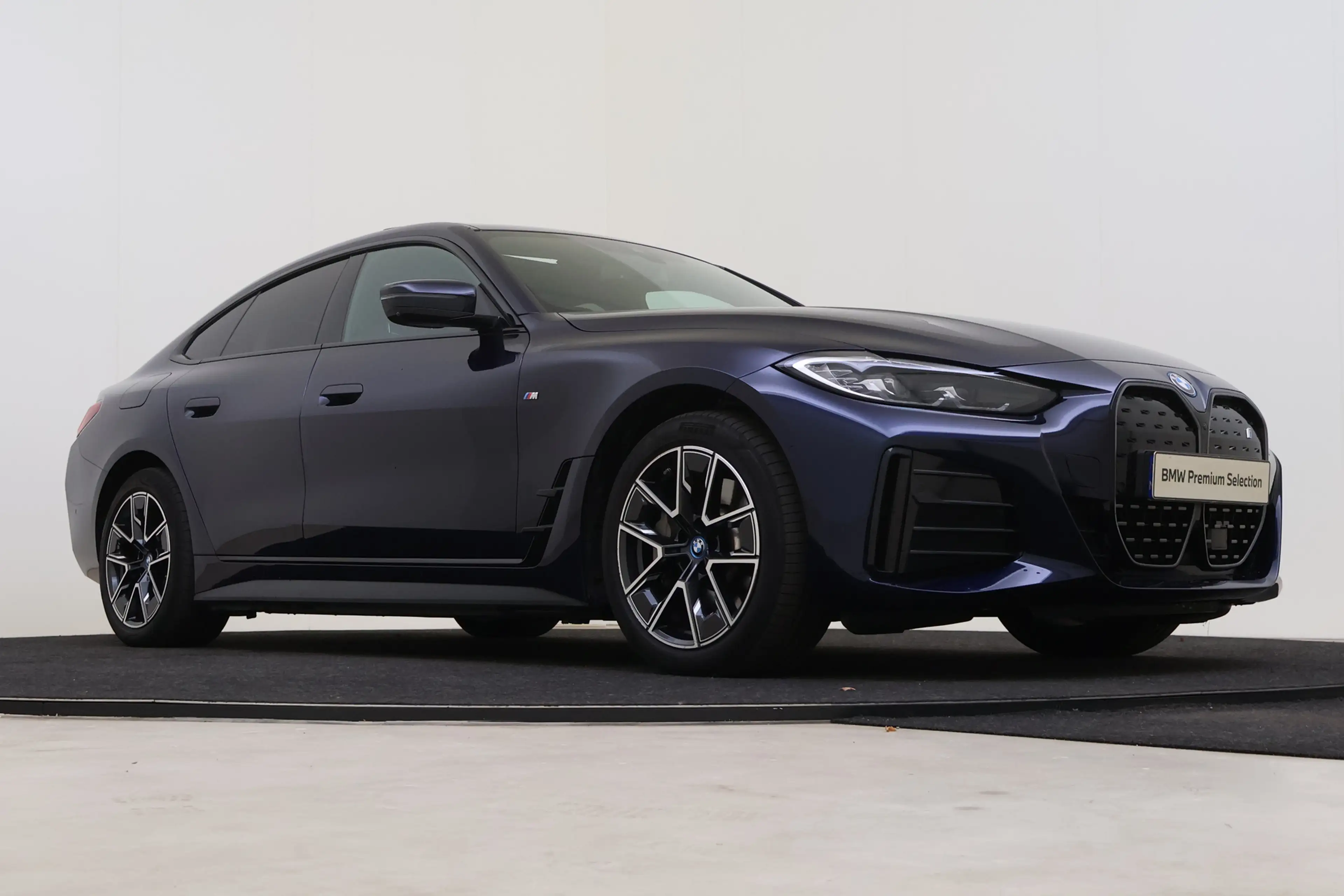 BMW i4 eDrive40 High Executive M Sport / Schuif-kanteldak — photo 10