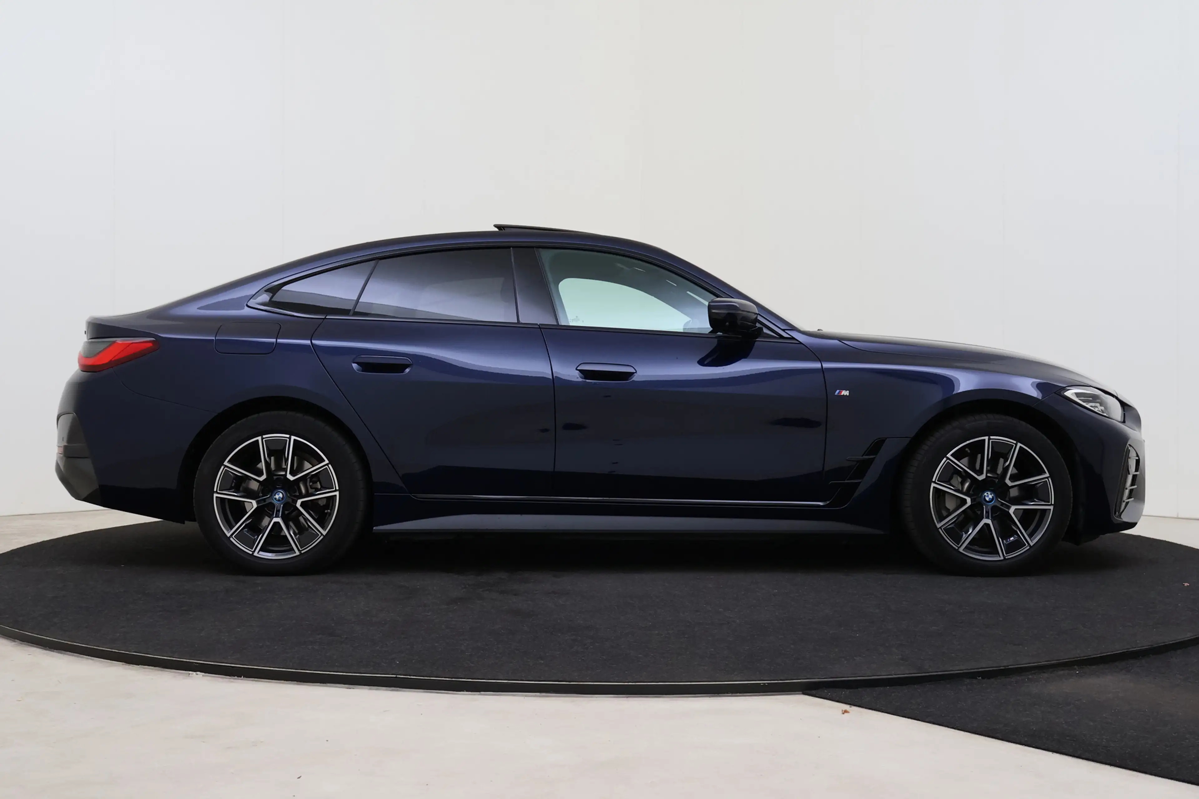 BMW i4 eDrive40 High Executive M Sport / Schuif-kanteldak — photo 7