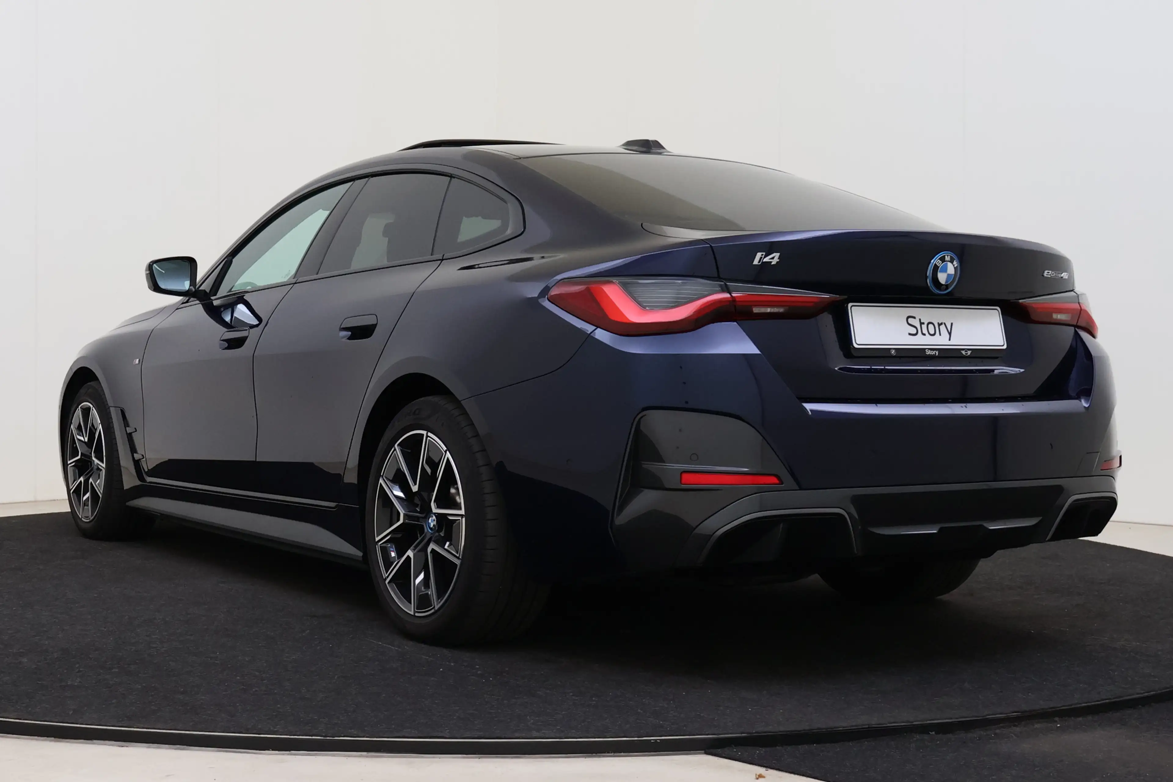 BMW i4 eDrive40 High Executive M Sport / Schuif-kanteldak — photo 15