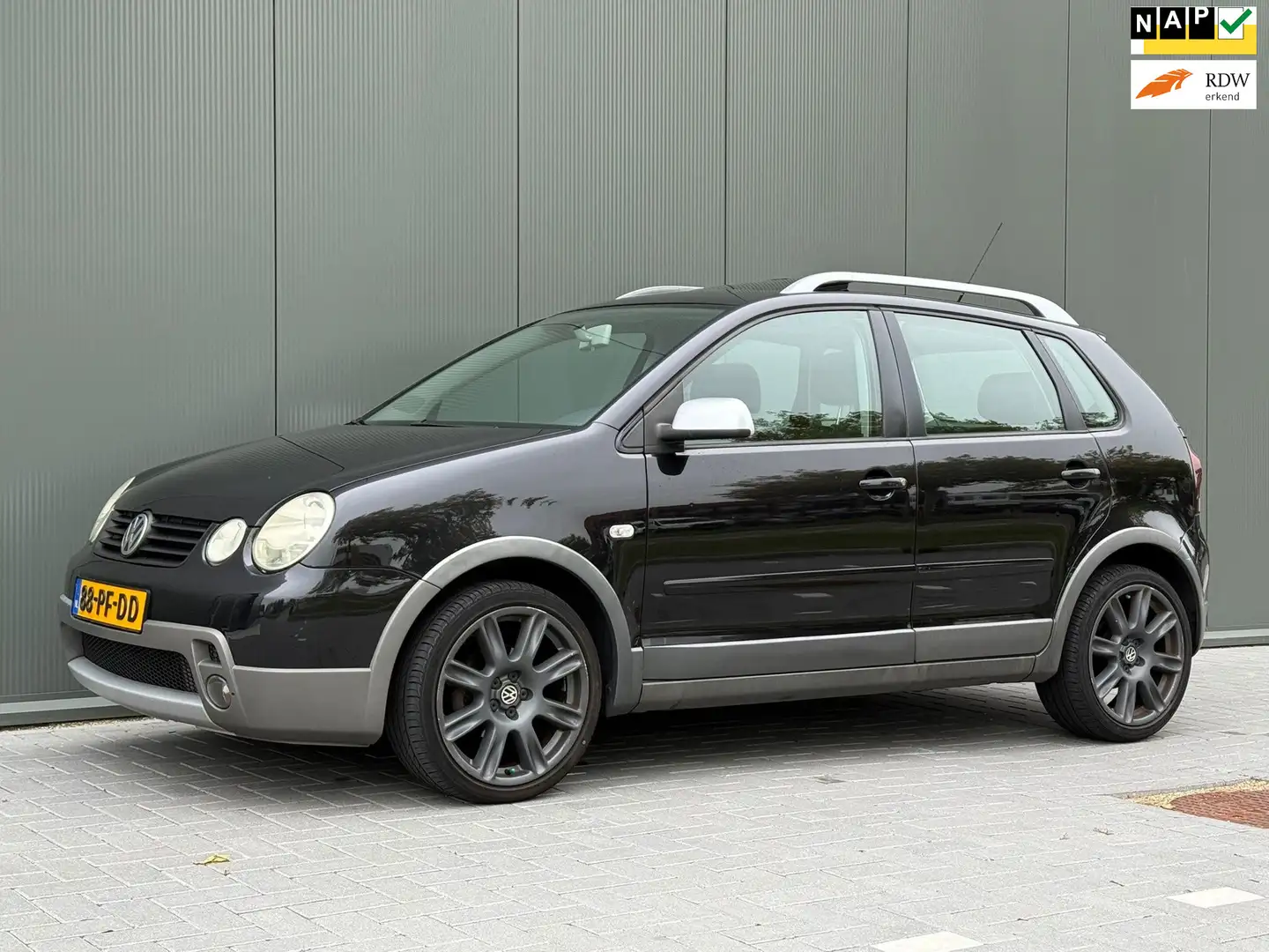 Volkswagen Polo Cross 1.4-16V FUN POLO PANO/AC/NWE APK/CRUISE Zwart - 1