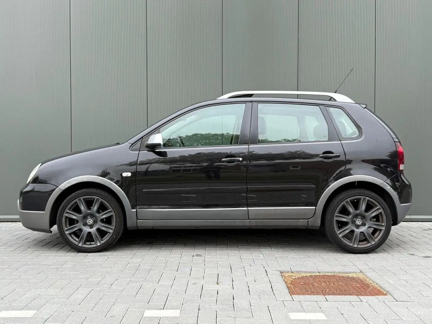 Volkswagen Polo Cross 1.4-16V FUN POLO PANO/AC/NWE APK/CRUISE Zwart - 2