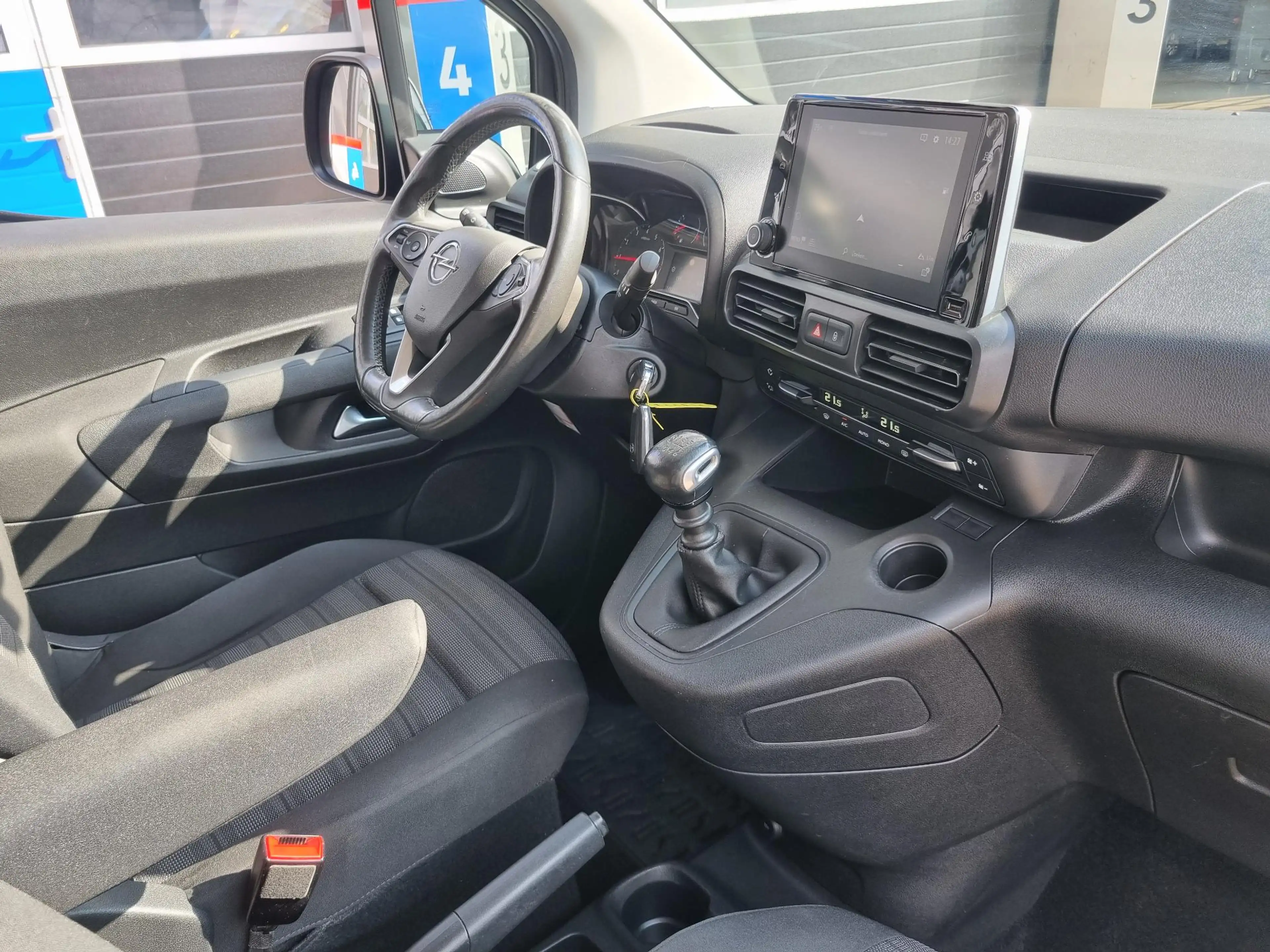 Opel Combo Tour 1.2 Turbo L2H1 Edition MINICAMPER — photo 17
