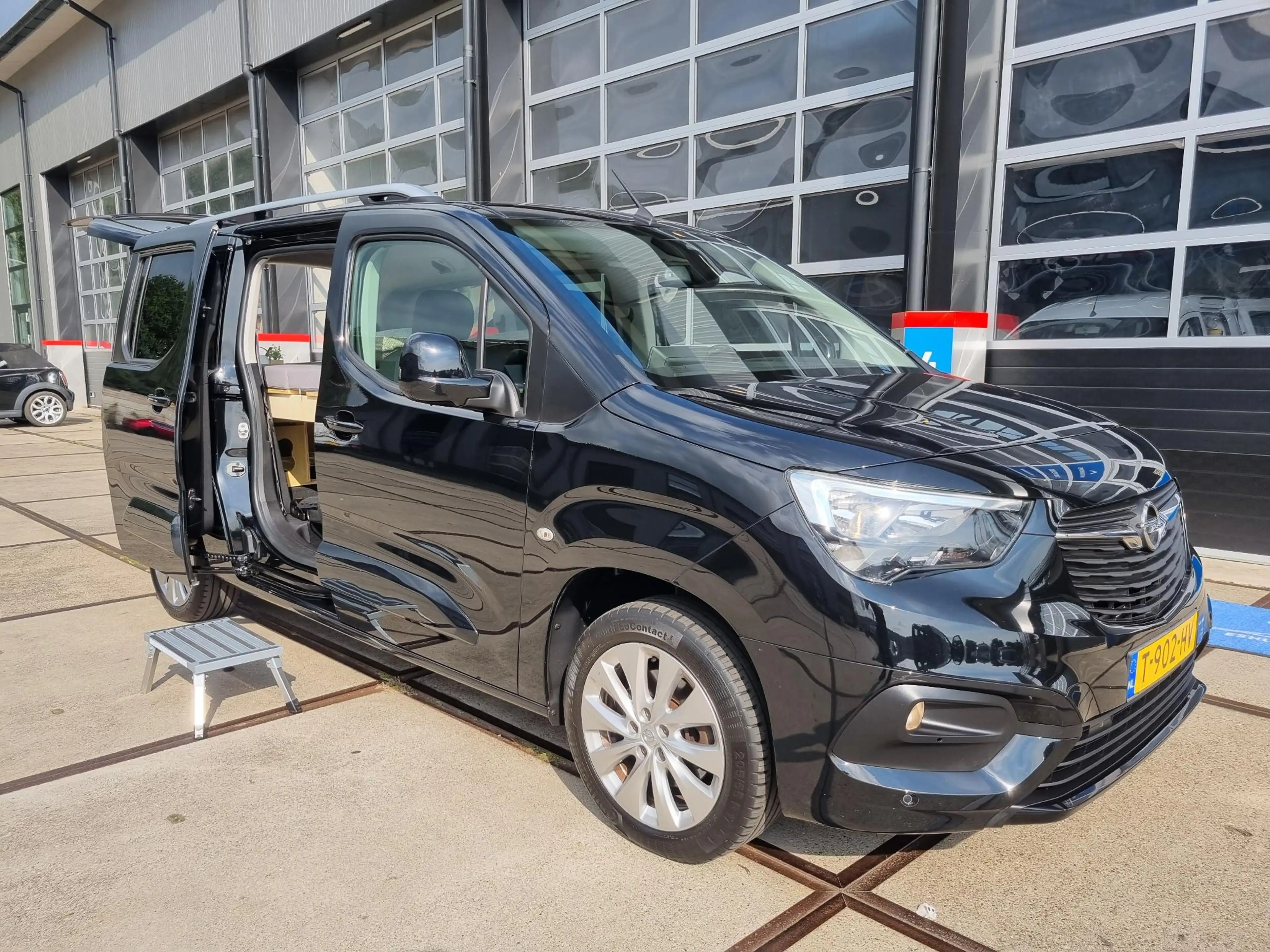 Opel Combo Tour 1.2 Turbo L2H1 Edition MINICAMPER — photo 31