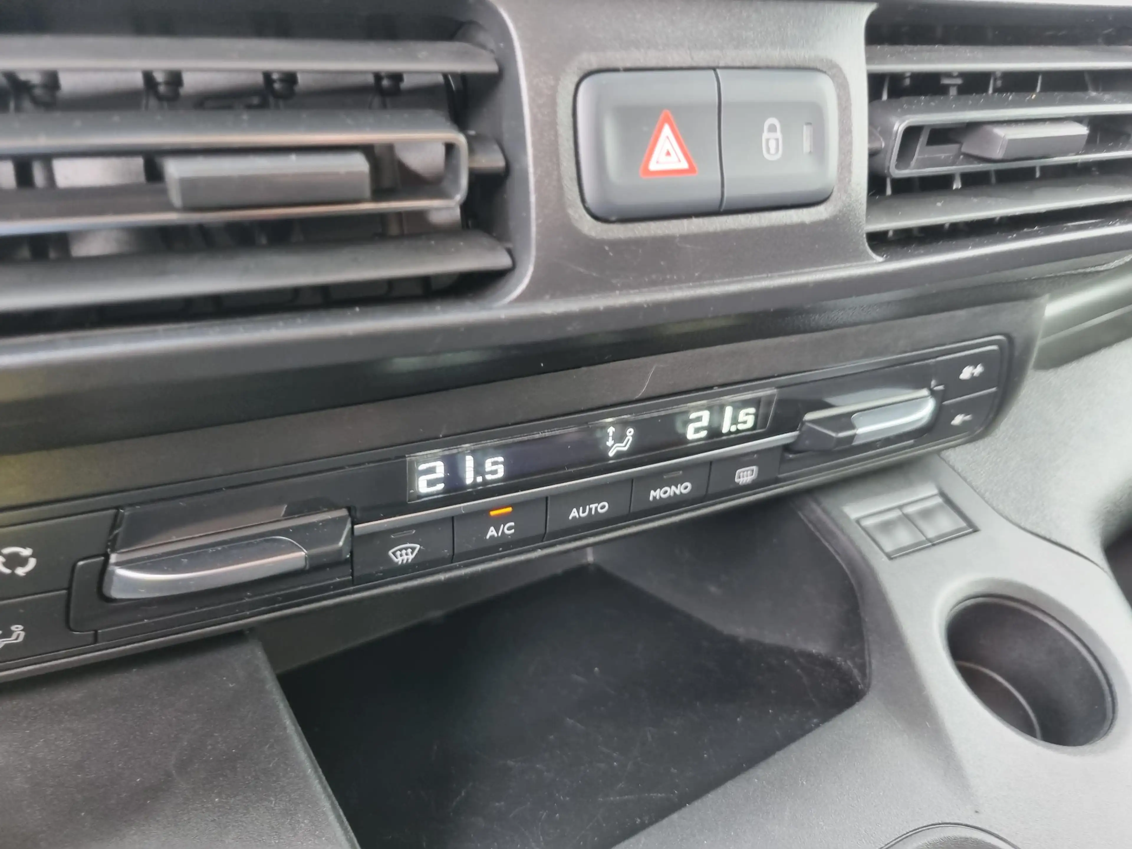 Opel Combo Tour 1.2 Turbo L2H1 Edition MINICAMPER — photo 19