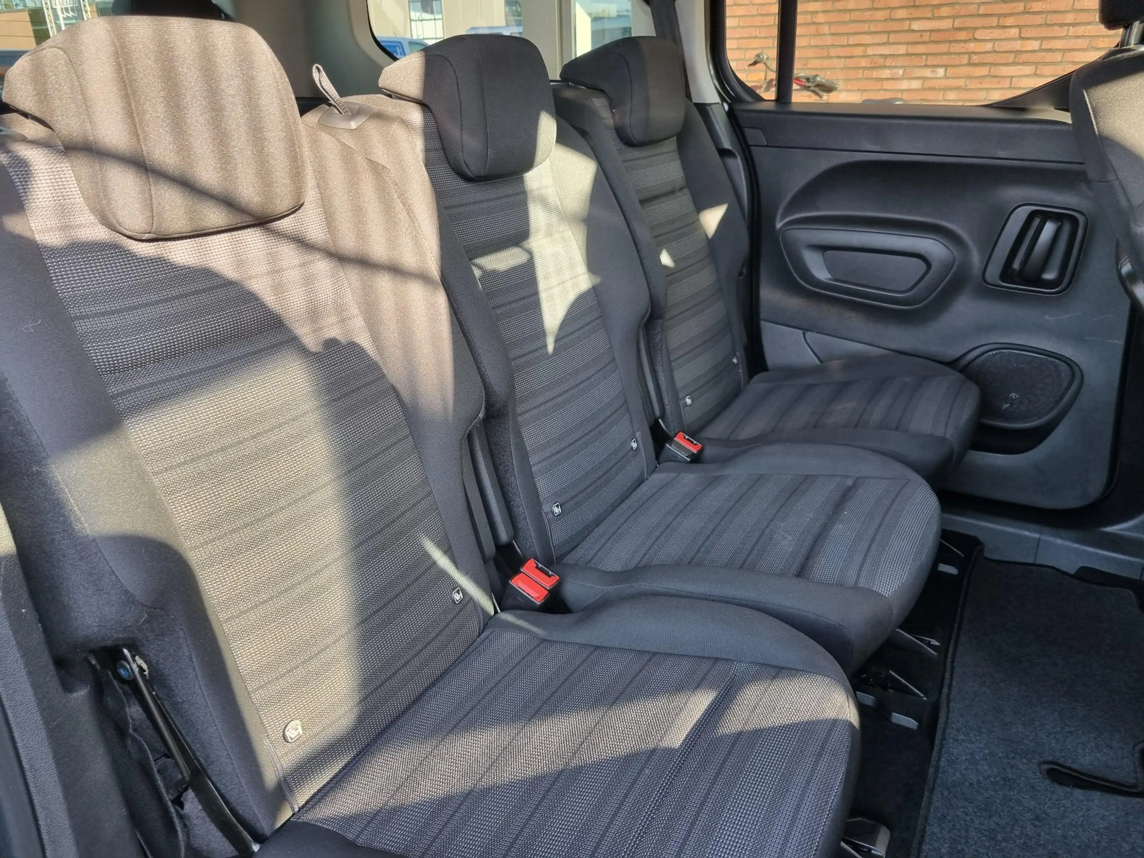 Opel Combo Tour 1.2 Turbo L2H1 Edition MINICAMPER — photo 23