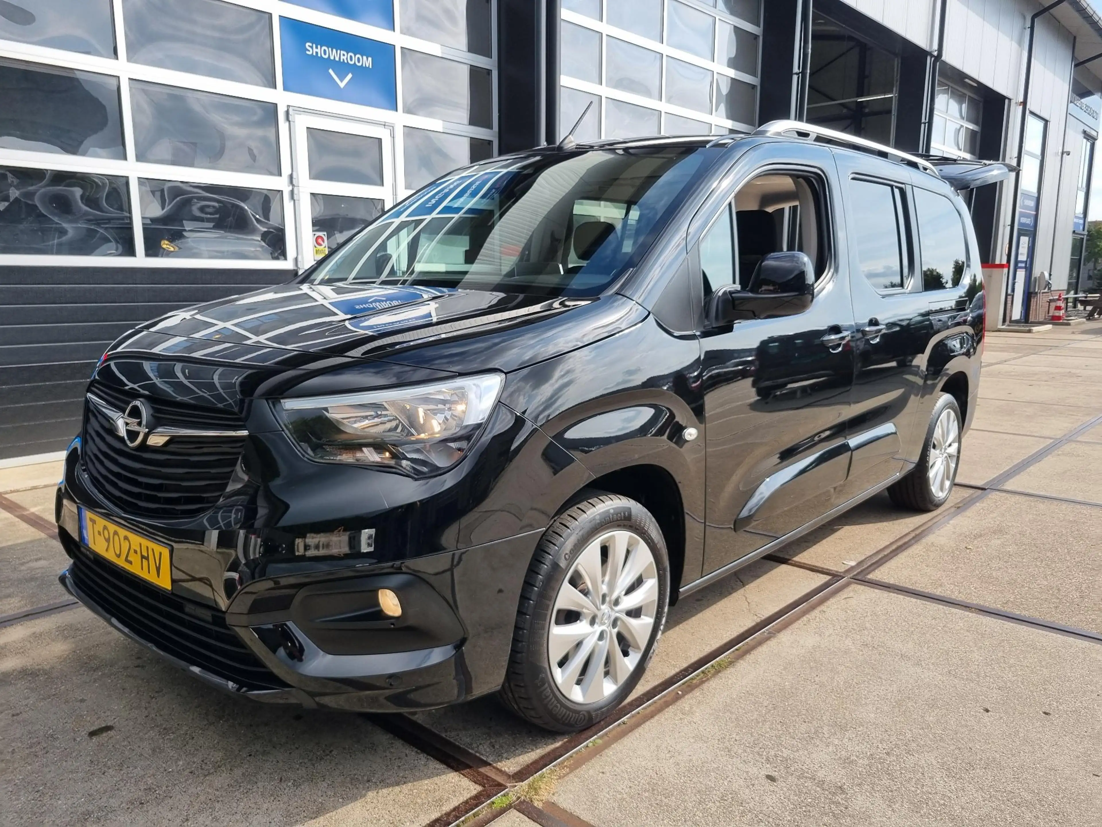 Opel Combo Tour 1.2 Turbo L2H1 Edition MINICAMPER — photo 29