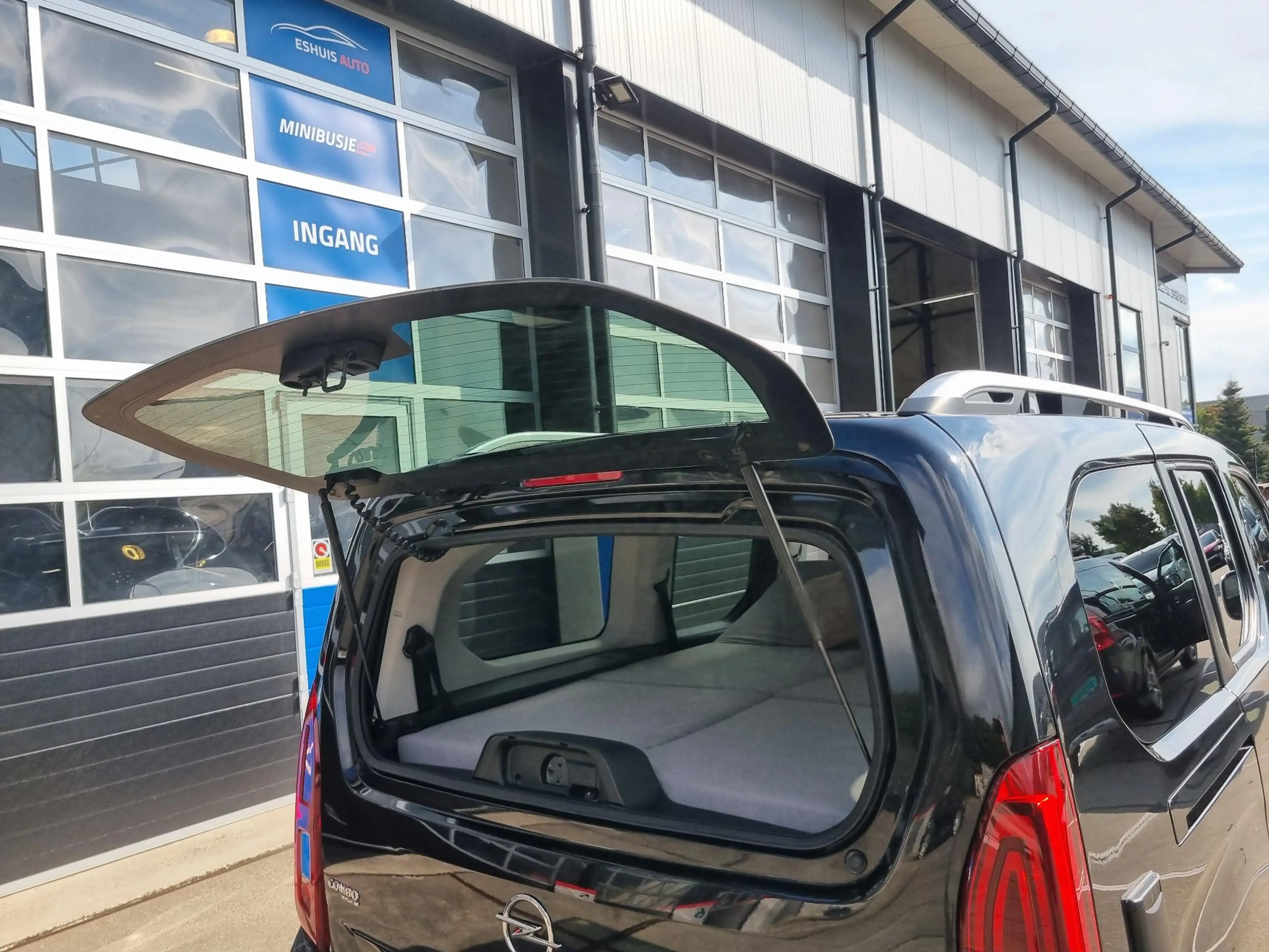 Opel Combo Tour 1.2 Turbo L2H1 Edition MINICAMPER — photo 28