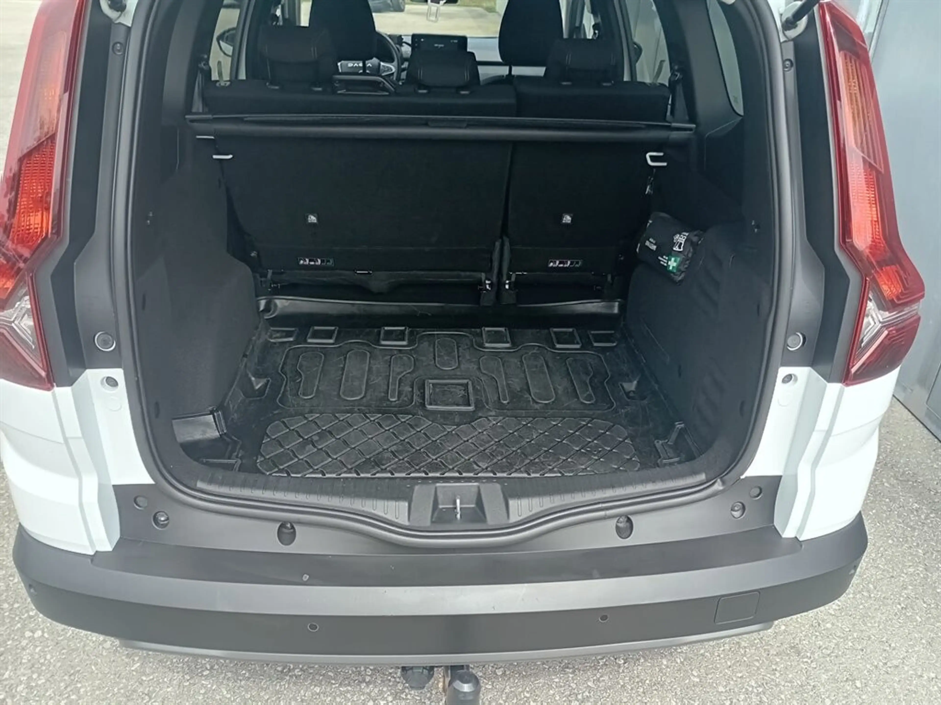 Dacia Jogger Extreme Hybrid 140 5-sitzig — photo 6
