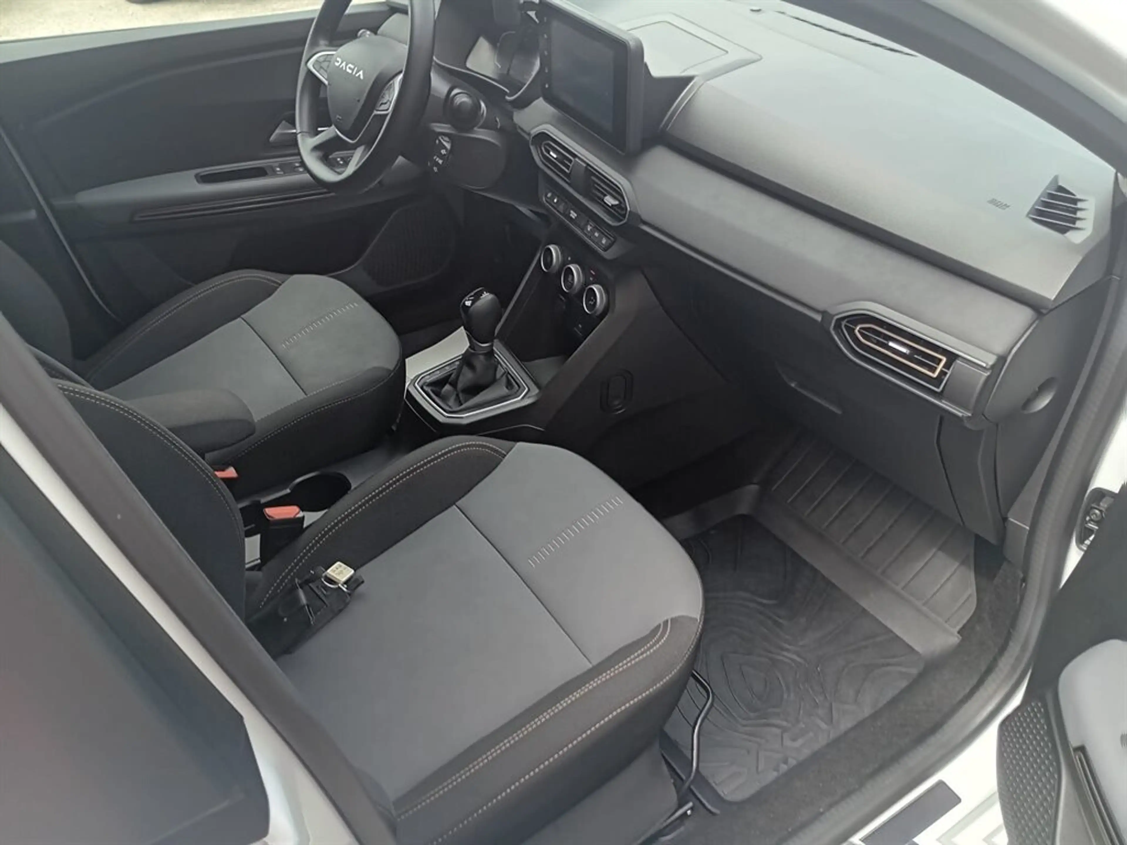 Dacia Jogger Extreme Hybrid 140 5-sitzig — photo 13